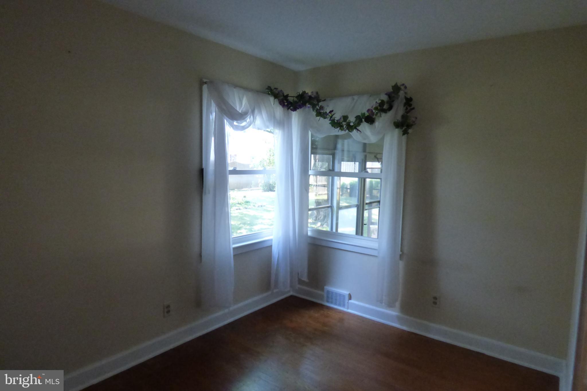 MOUL AVENUE - Residential Lease