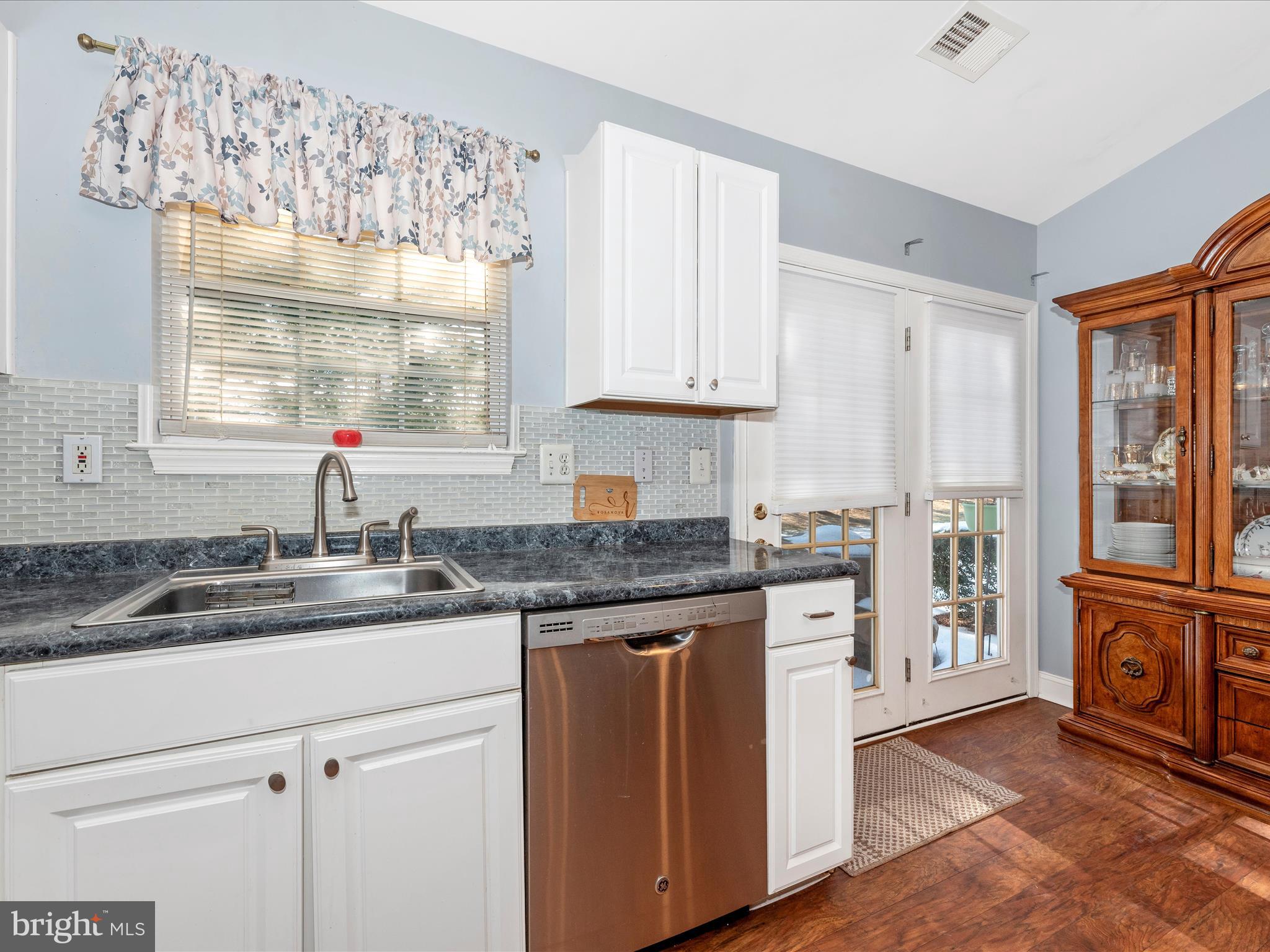 WINIFRED MANOR - Residential