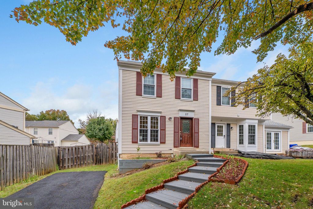 Photo of 27 Filbert Court, GAITHERSBURG, MD 20879 (MLS # MDMC2202698)