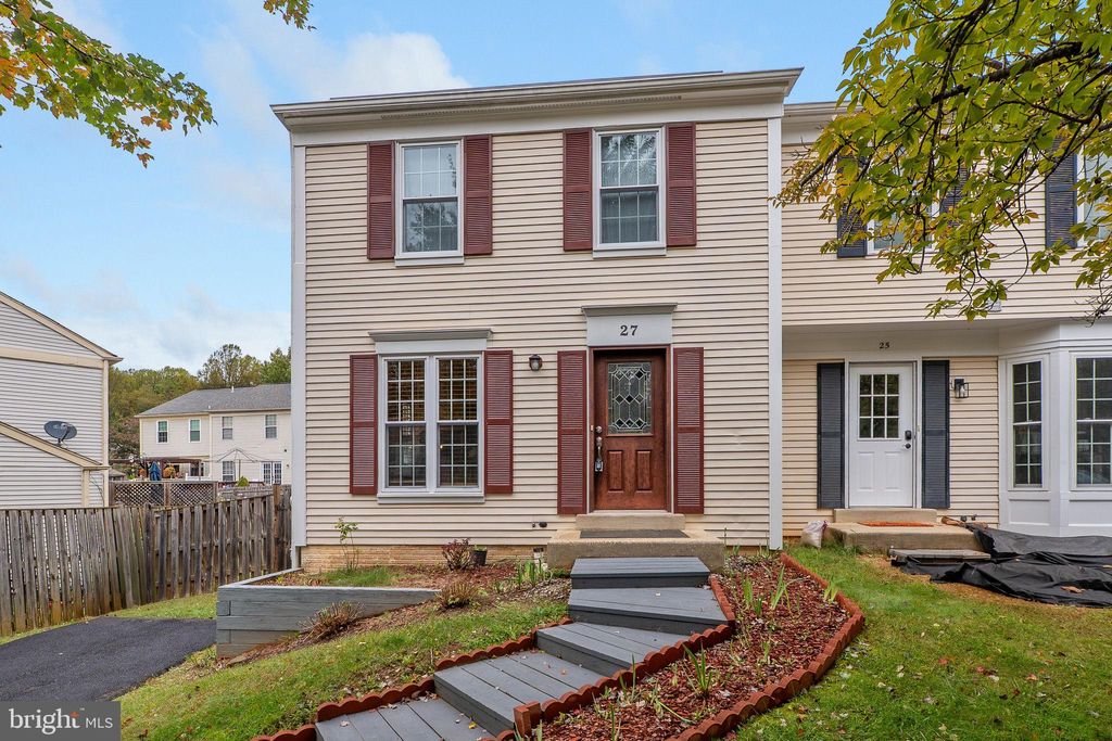 Photo of 27 Filbert Court, GAITHERSBURG, MD 20879 (MLS # MDMC2202698)