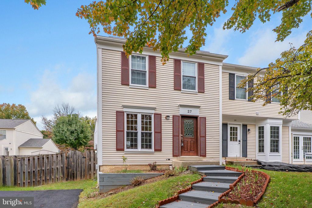 Photo of 27 Filbert Court, GAITHERSBURG, MD 20879 (MLS # MDMC2202698)