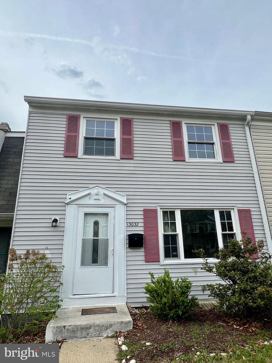 Available for rent is a newly renovated 5-bedroom, 3.5-bathroom house in a highly desirable neighborhood. The home offers the convenience of being within walking distance of shopping centers and top-rated schools. Everything in this residence is brand new. As you enter, you are greeted by elegant contemporary lighting and oak wood floors that stretch throughout the kitchen and other living areas. The patio is designed for year-round enjoyment, making it ideal for both summer gatherings and winter relaxation. The master bedroom, complete with a private bathroom, along with other generously sized rooms, makes this home perfect for families. Residents will enjoy the convenience of a reserved parking spot and have the option of entering the house through either the front or back entrance. This property invites you to fall in love at first sight. Please note that smoking is prohibited. 
Schedule a tour today