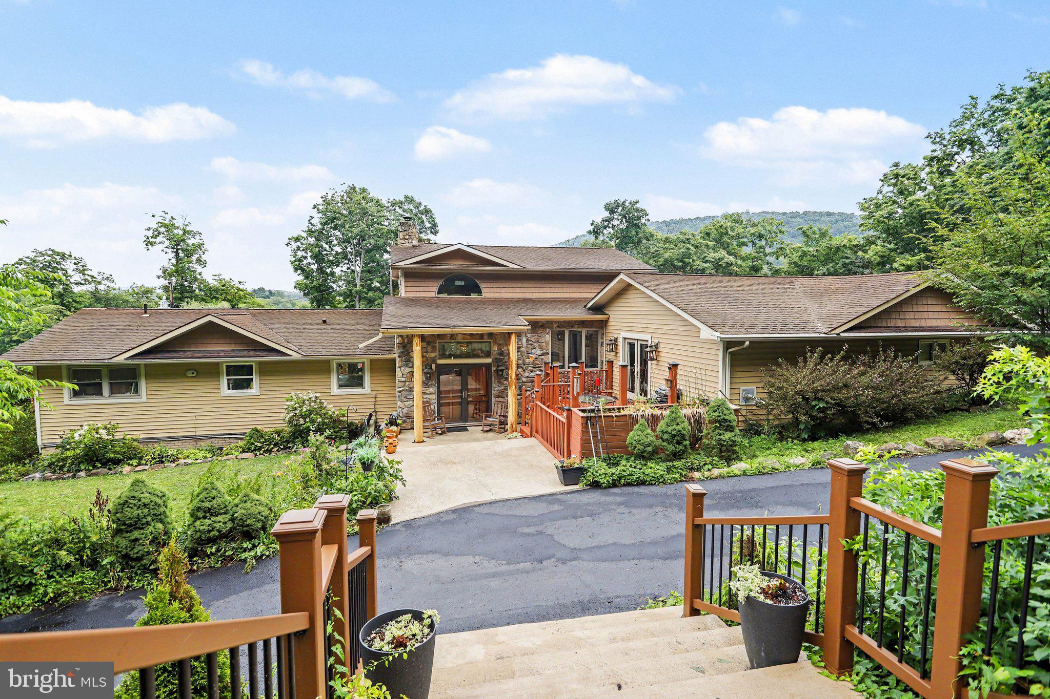 26 LAKESIDE TRAIL