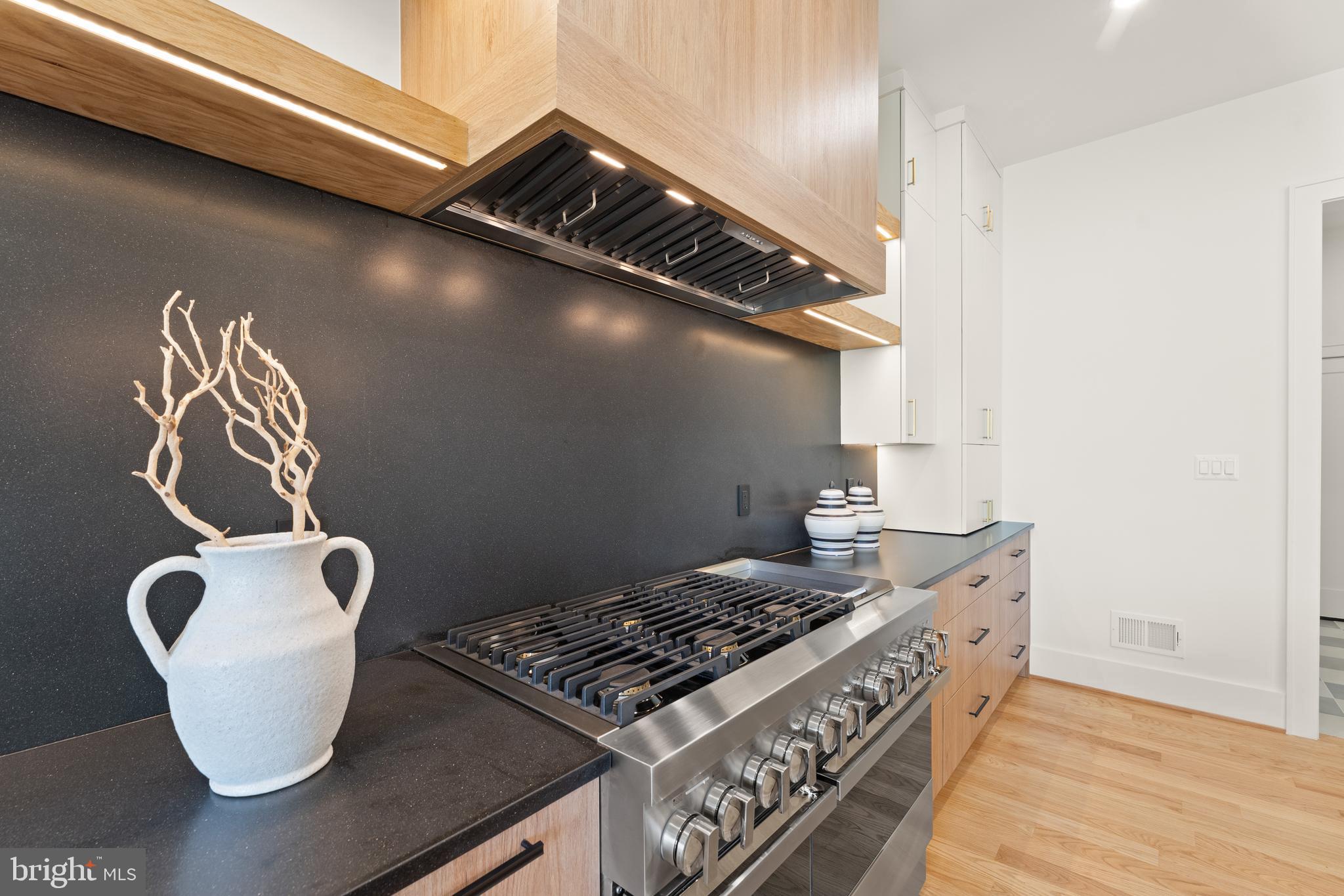 MC LEAN HAMLET - Residential