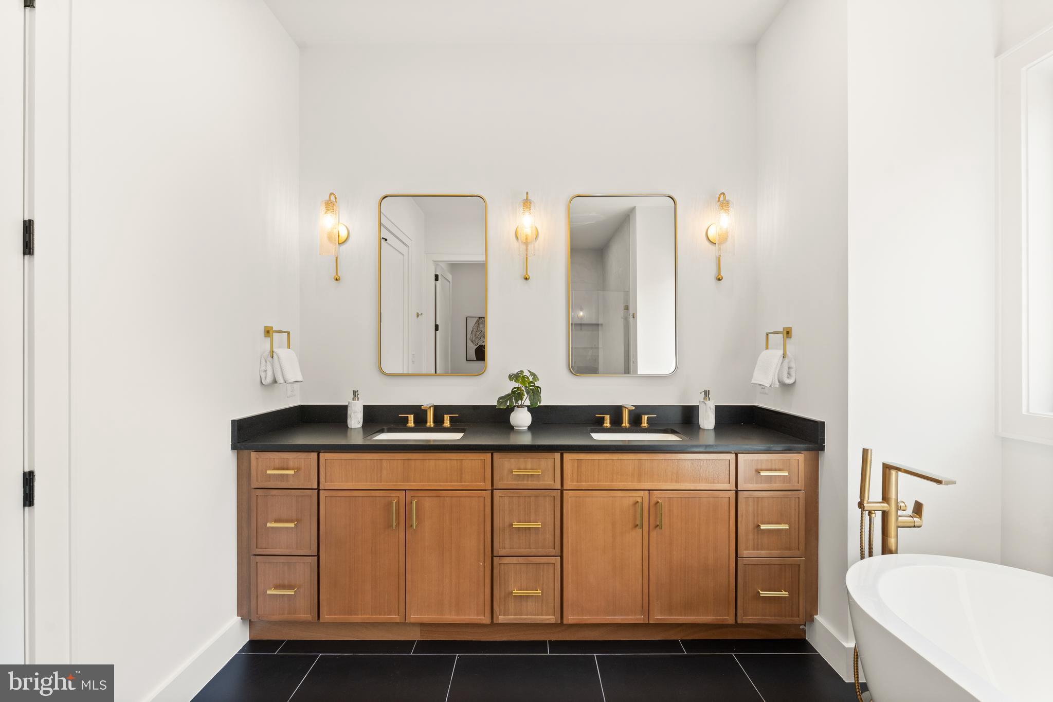 MC LEAN HAMLET - Residential