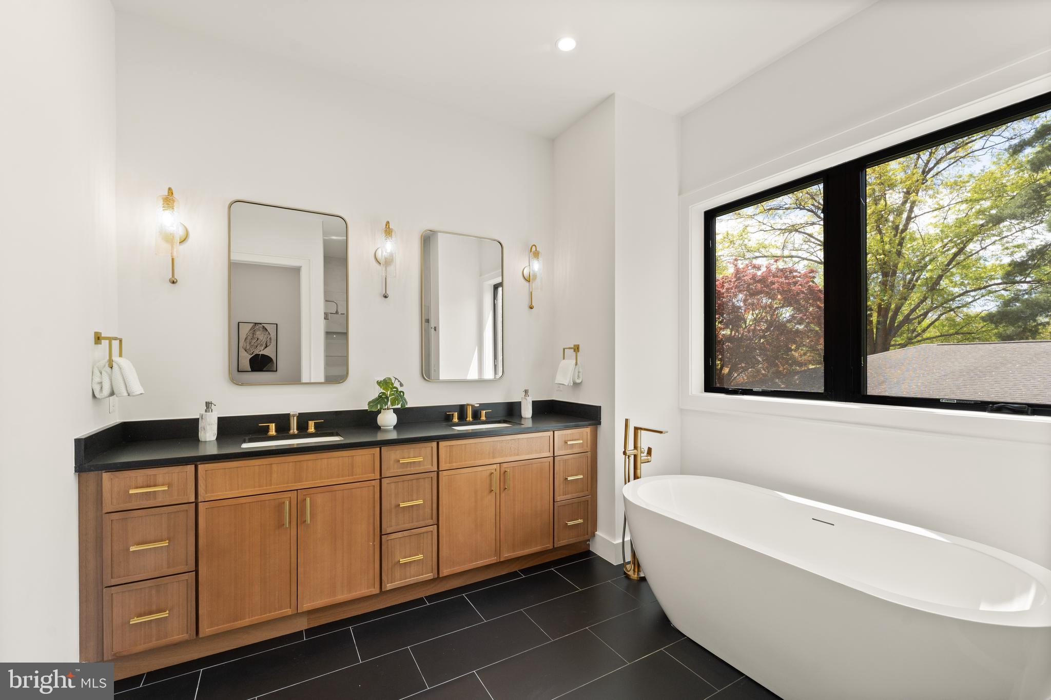 MC LEAN HAMLET - Residential