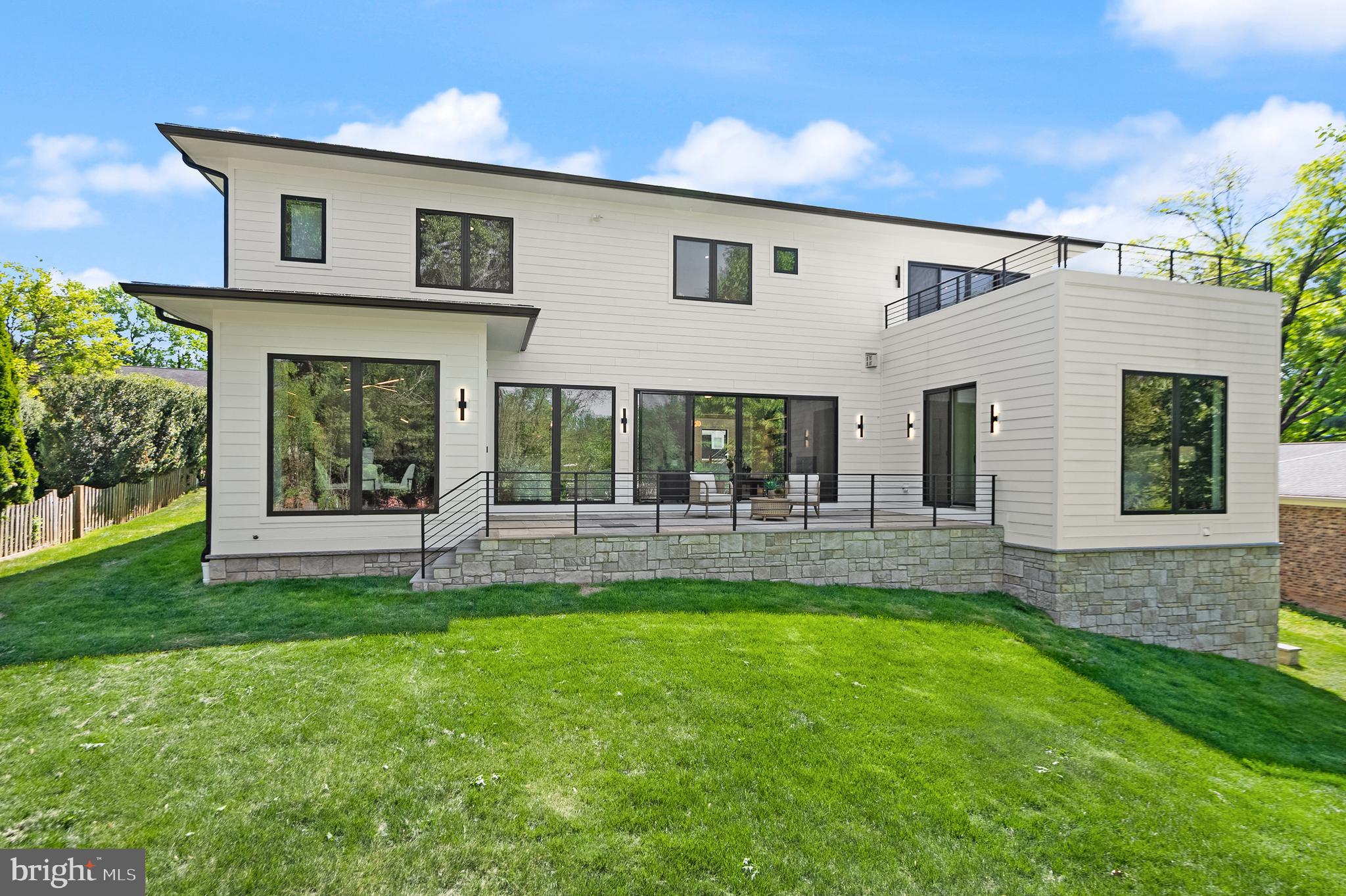 MC LEAN HAMLET - Residential