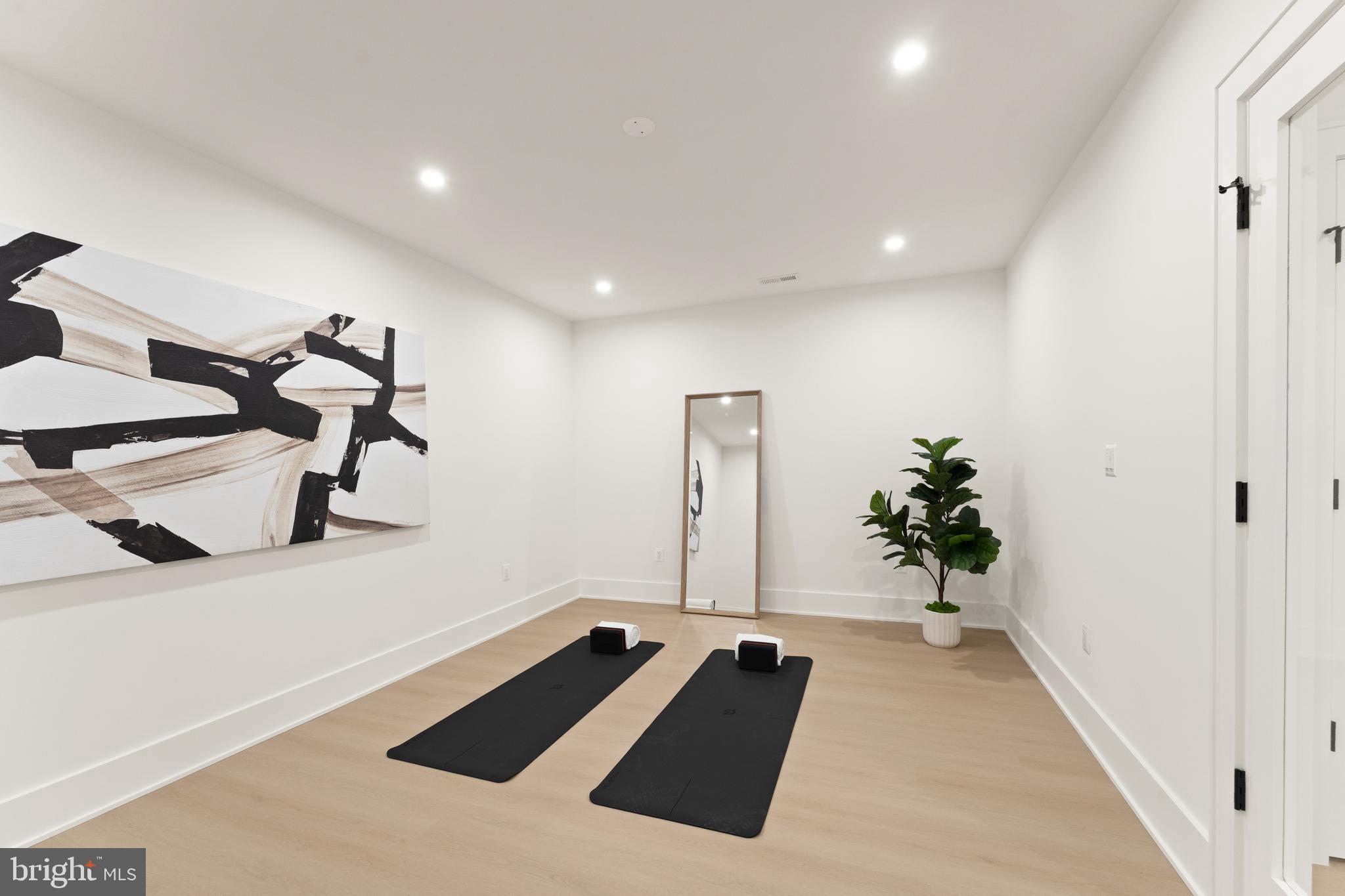 MC LEAN HAMLET - Residential