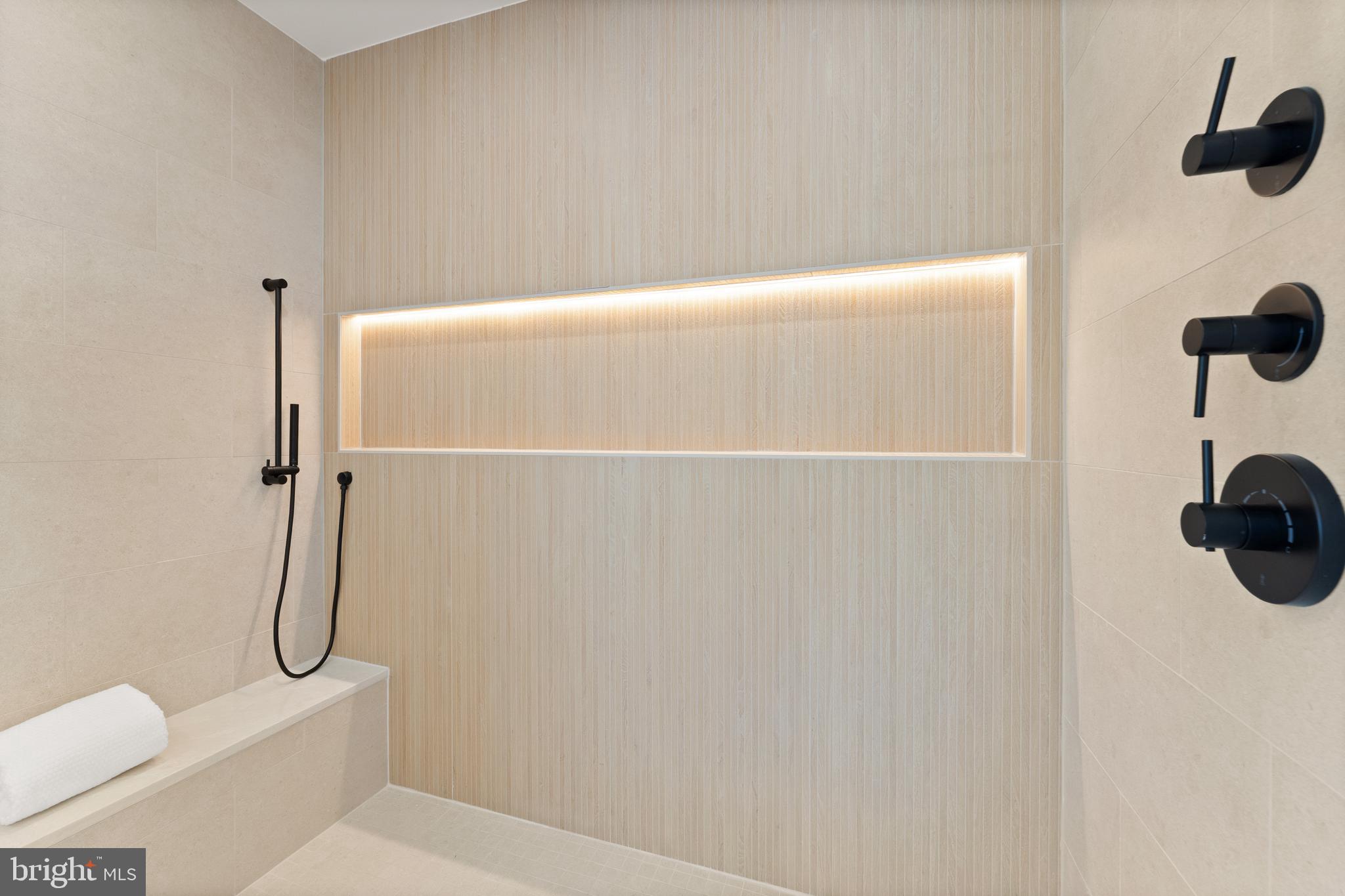 MC LEAN HAMLET - Residential