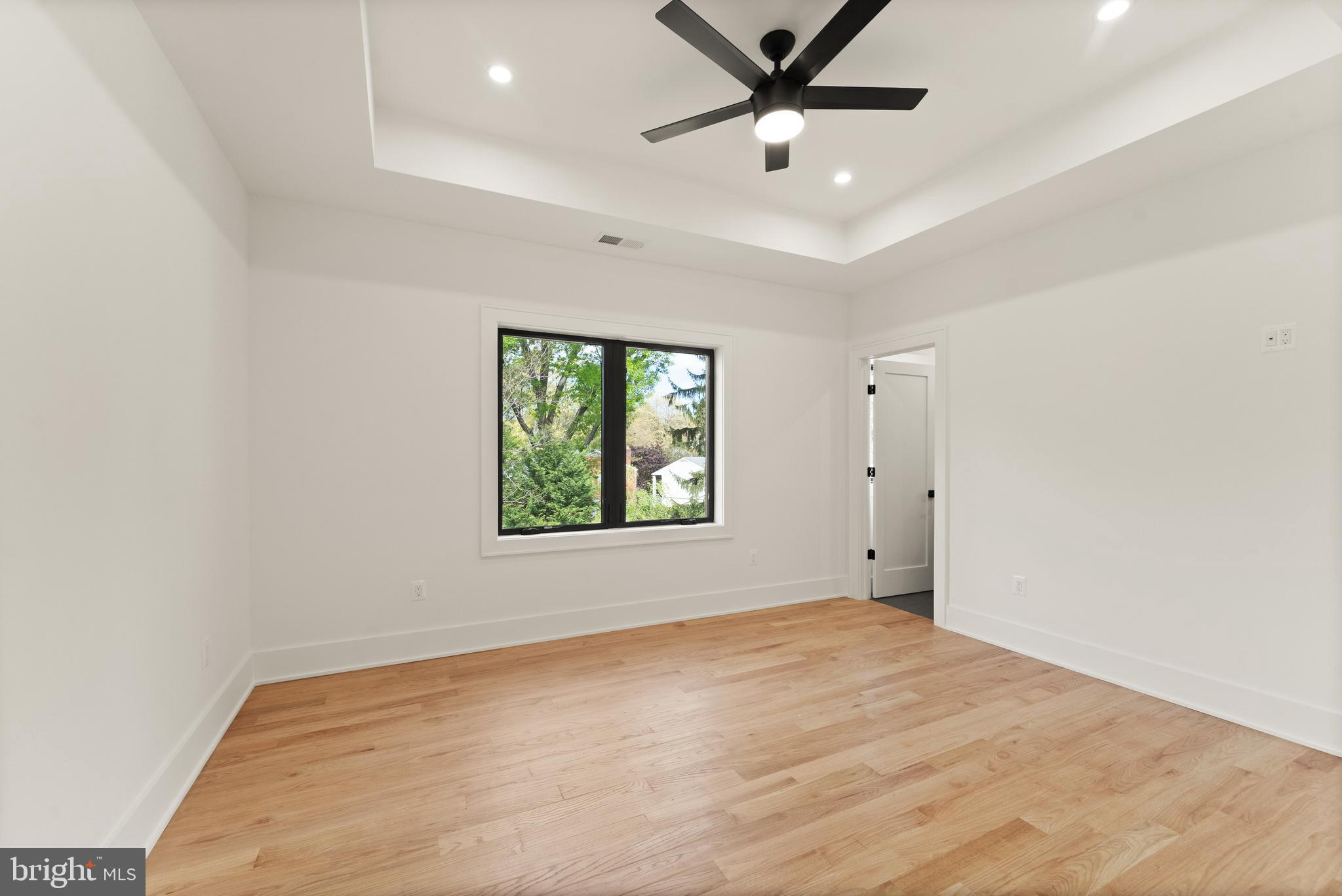 MC LEAN HAMLET - Residential