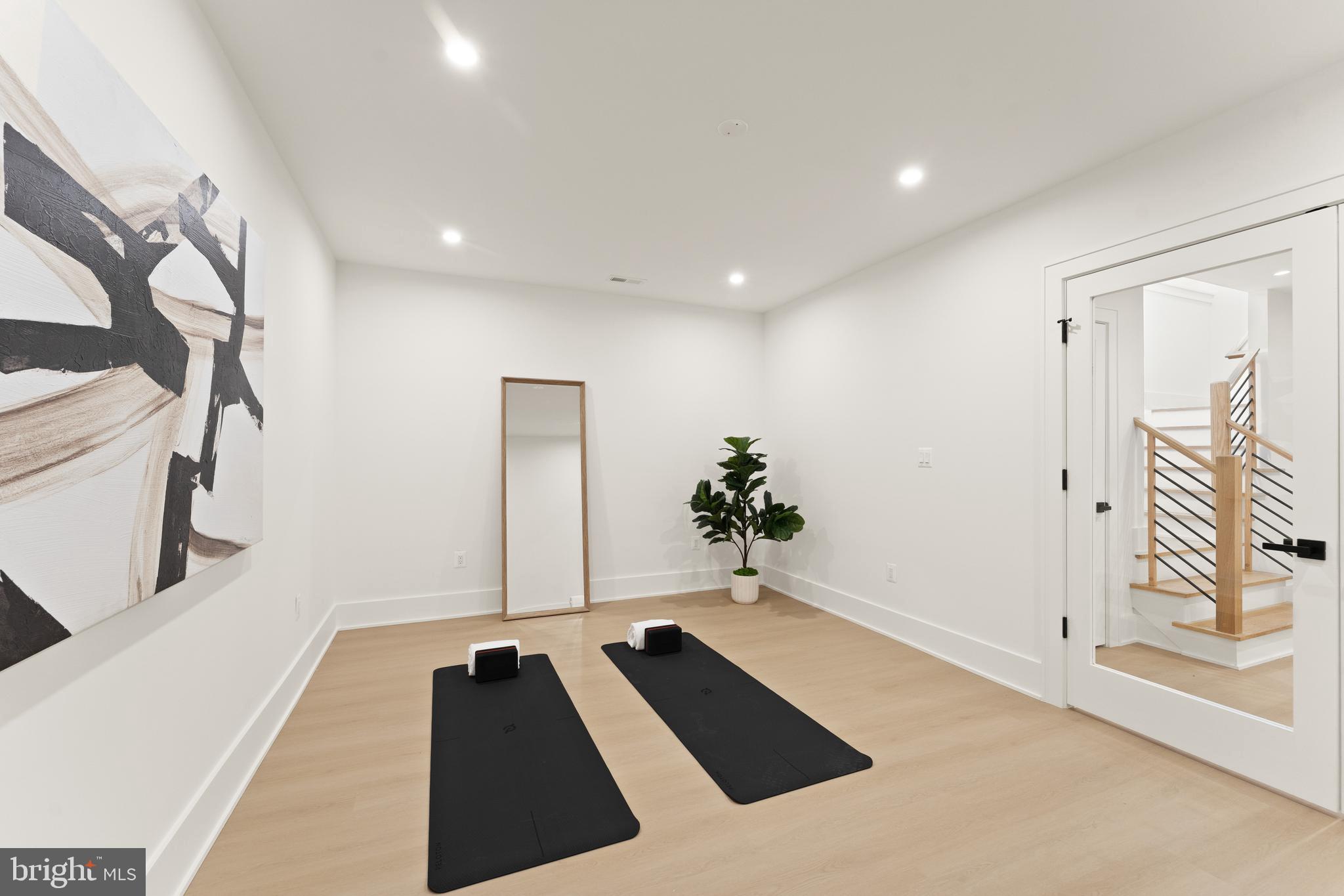 MC LEAN HAMLET - Residential