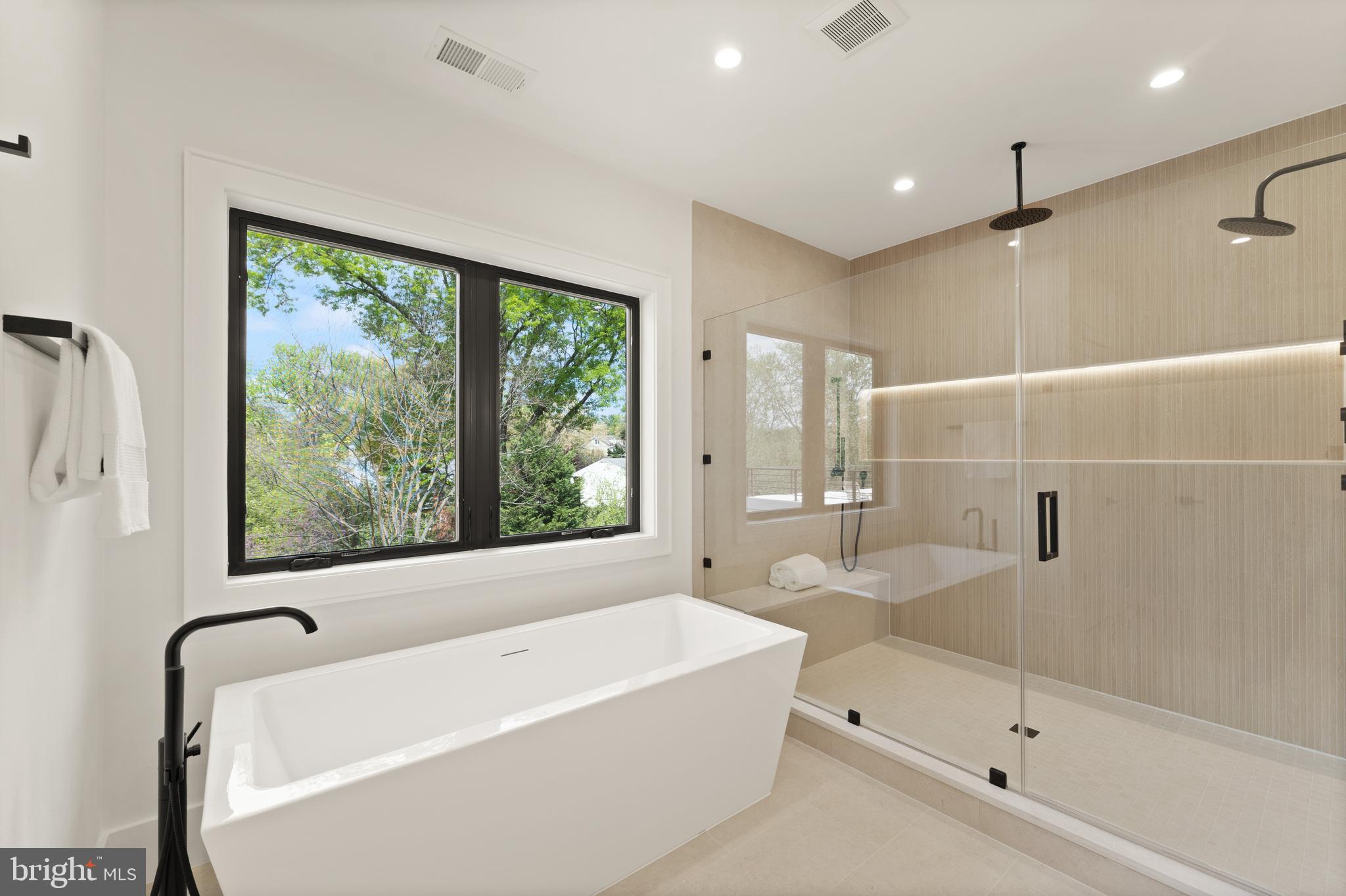 MC LEAN HAMLET - Residential