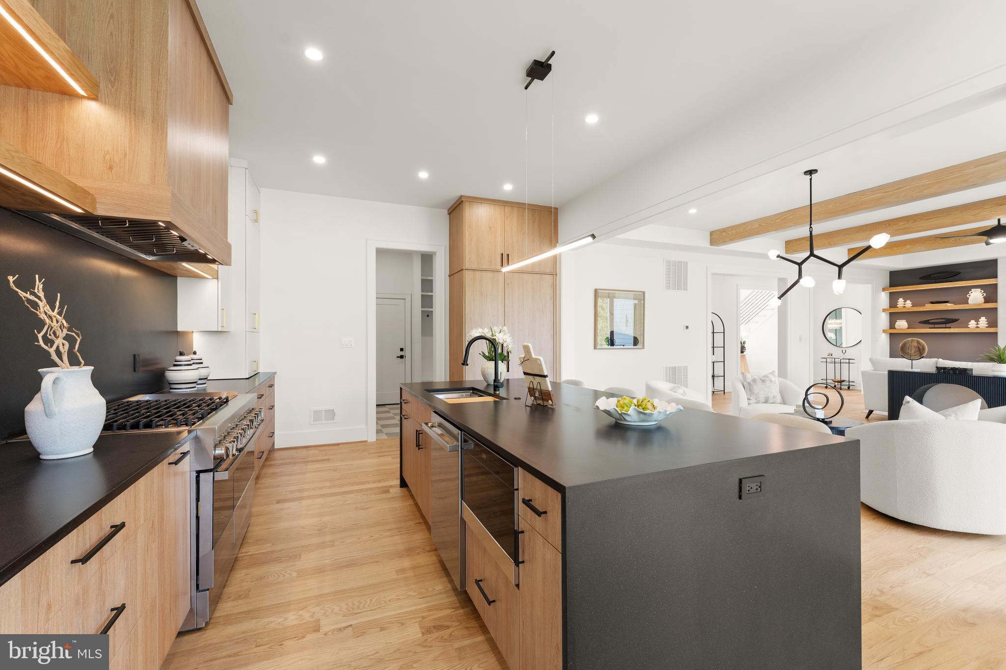 MC LEAN HAMLET - Residential