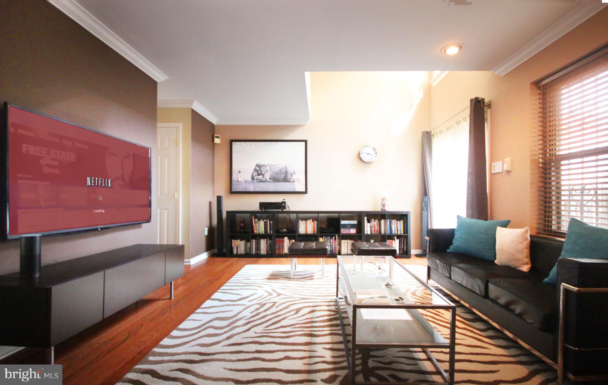 LOGAN SQUARE - Residential