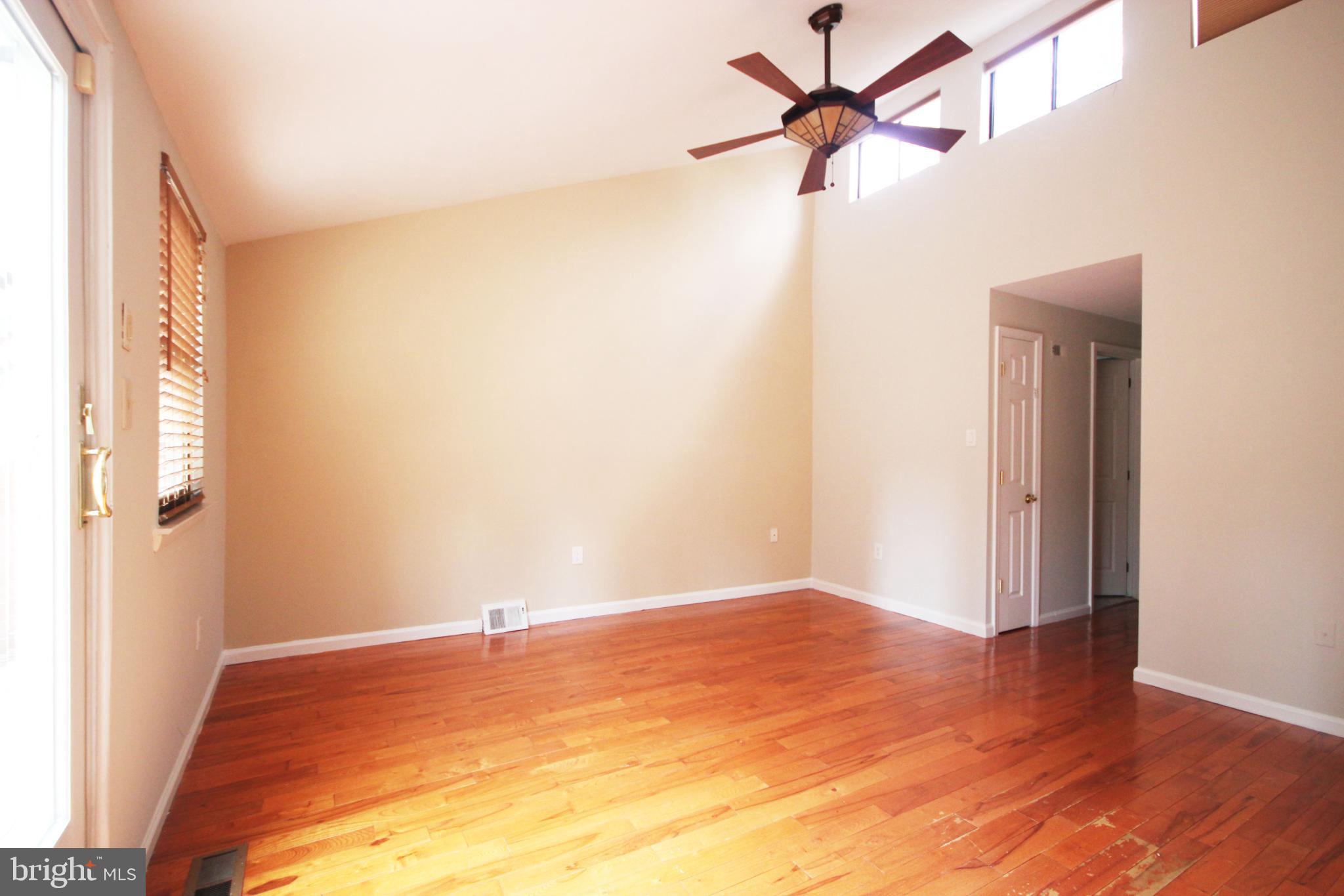 LOGAN SQUARE - Residential