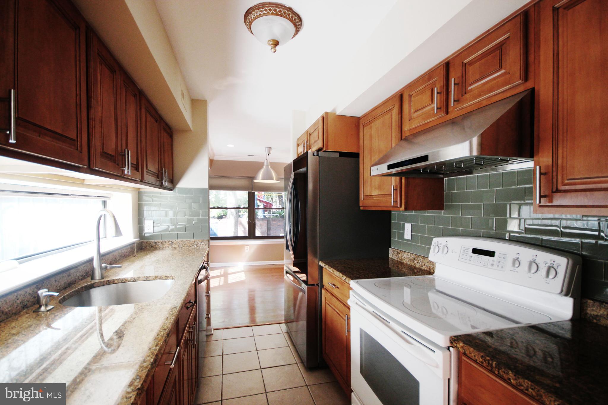 LOGAN SQUARE - Residential