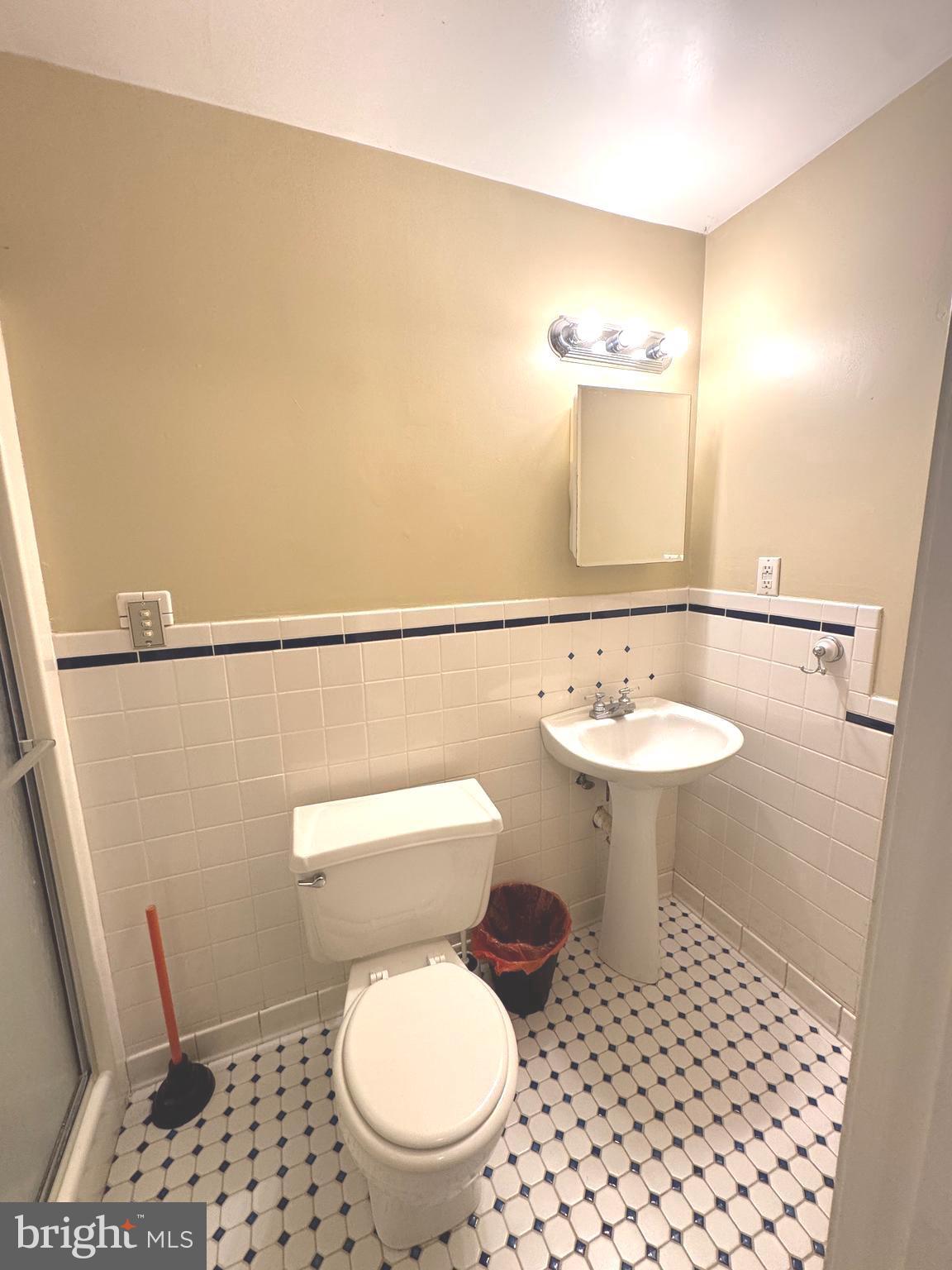 UPTON VILLAGE NORTH - Residential Lease