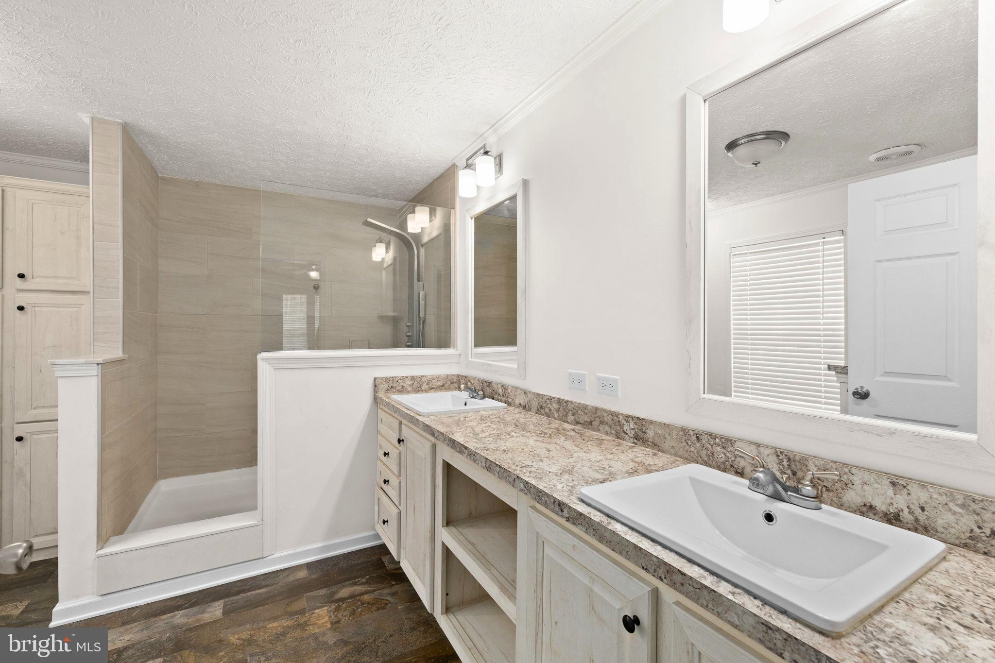 WOODFORD - Residential