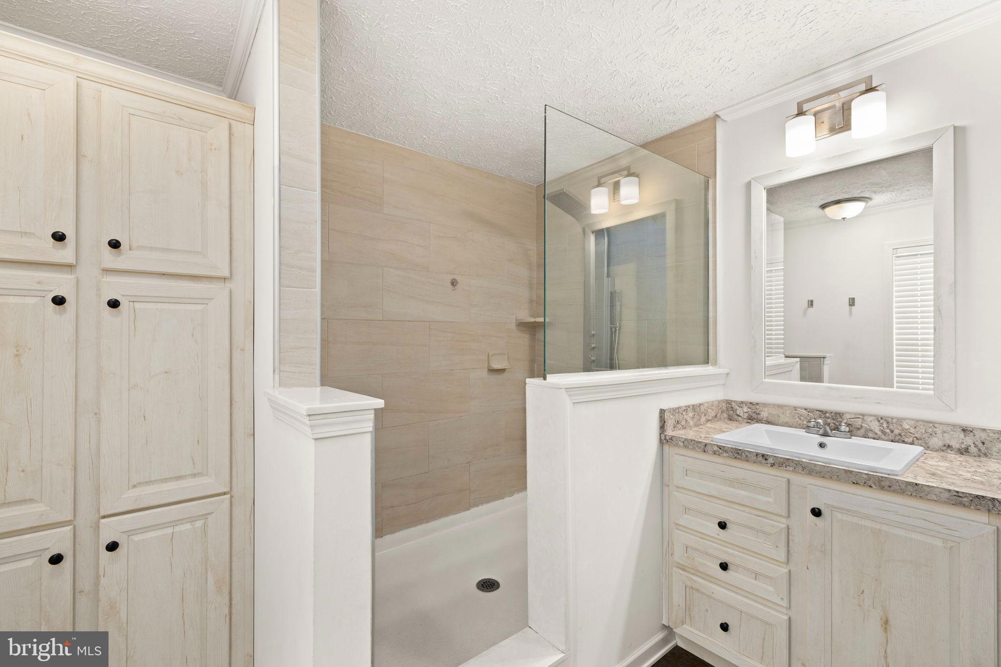 WOODFORD - Residential