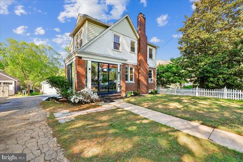 Photo of 3807 Taylor Street, CHEVY CHASE, MD 20815 (MLS # MDMC2209584)
