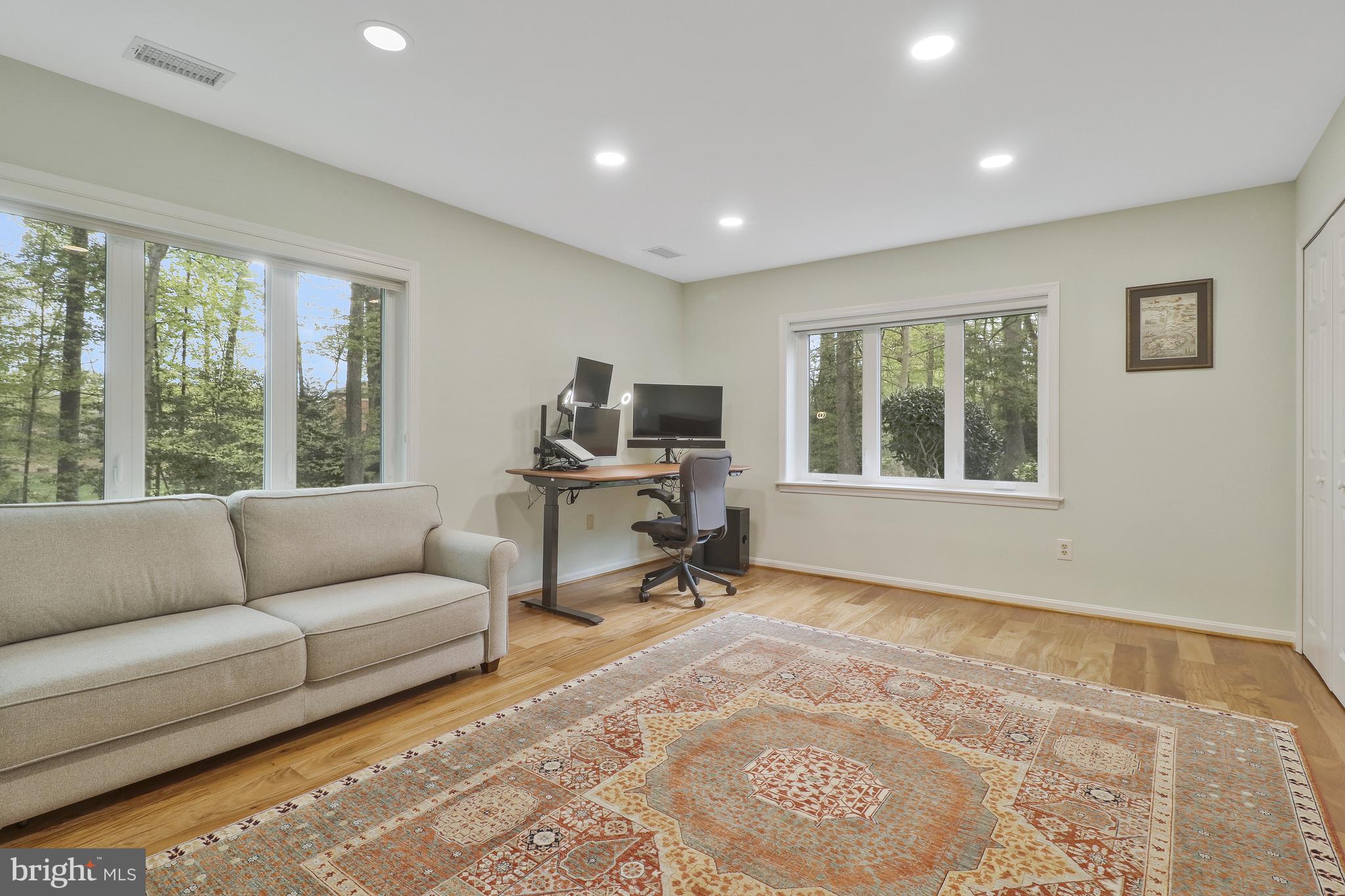 VALLEY STREAM - Residential