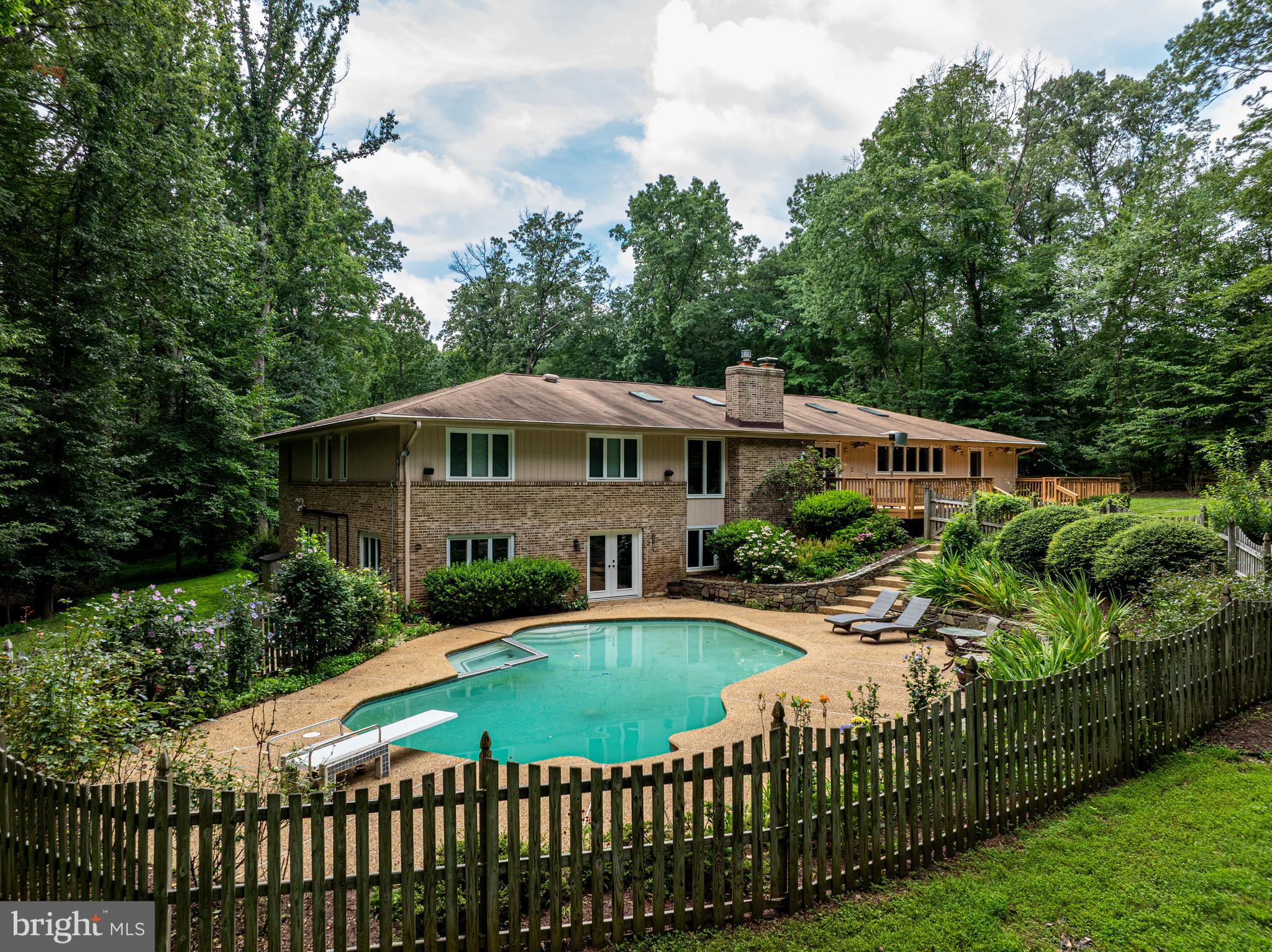 VALLEY STREAM - Residential