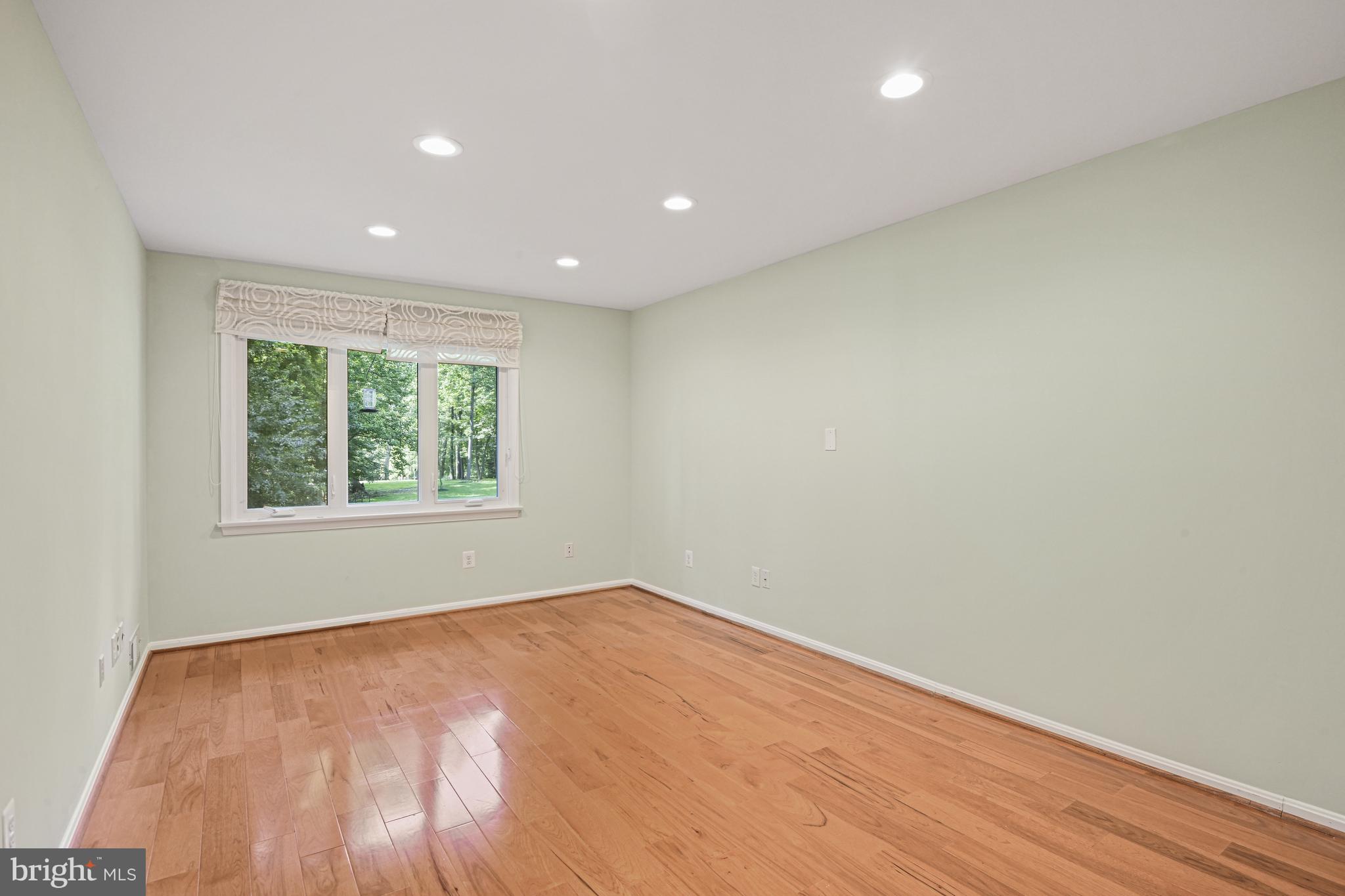 VALLEY STREAM - Residential