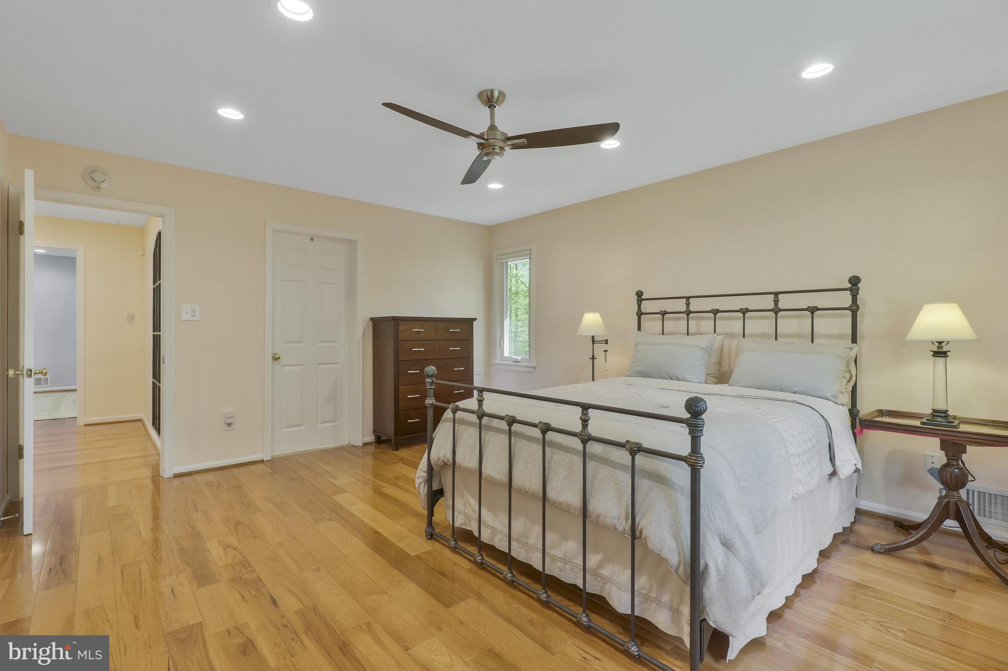 VALLEY STREAM - Residential