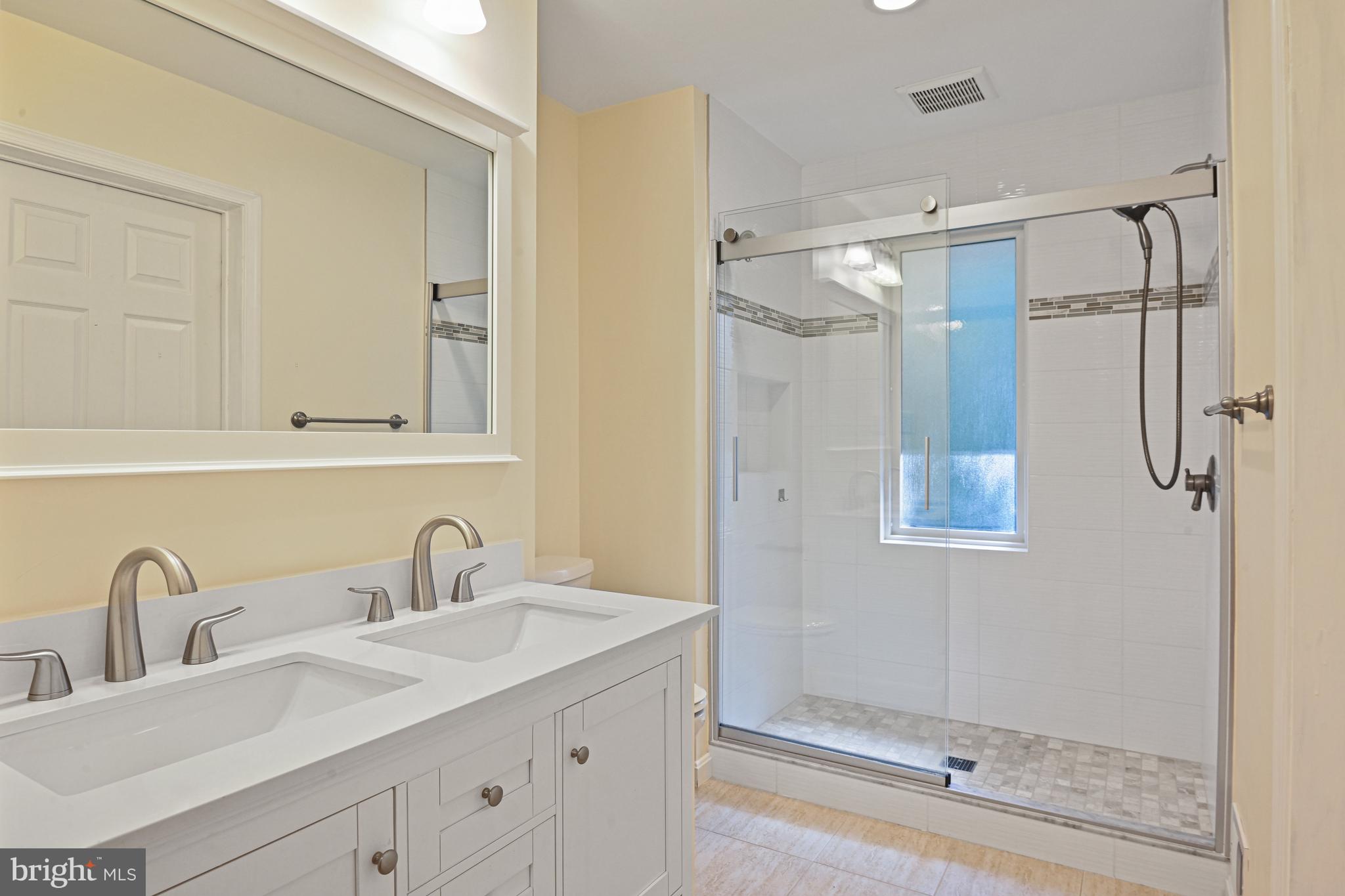 VALLEY STREAM - Residential