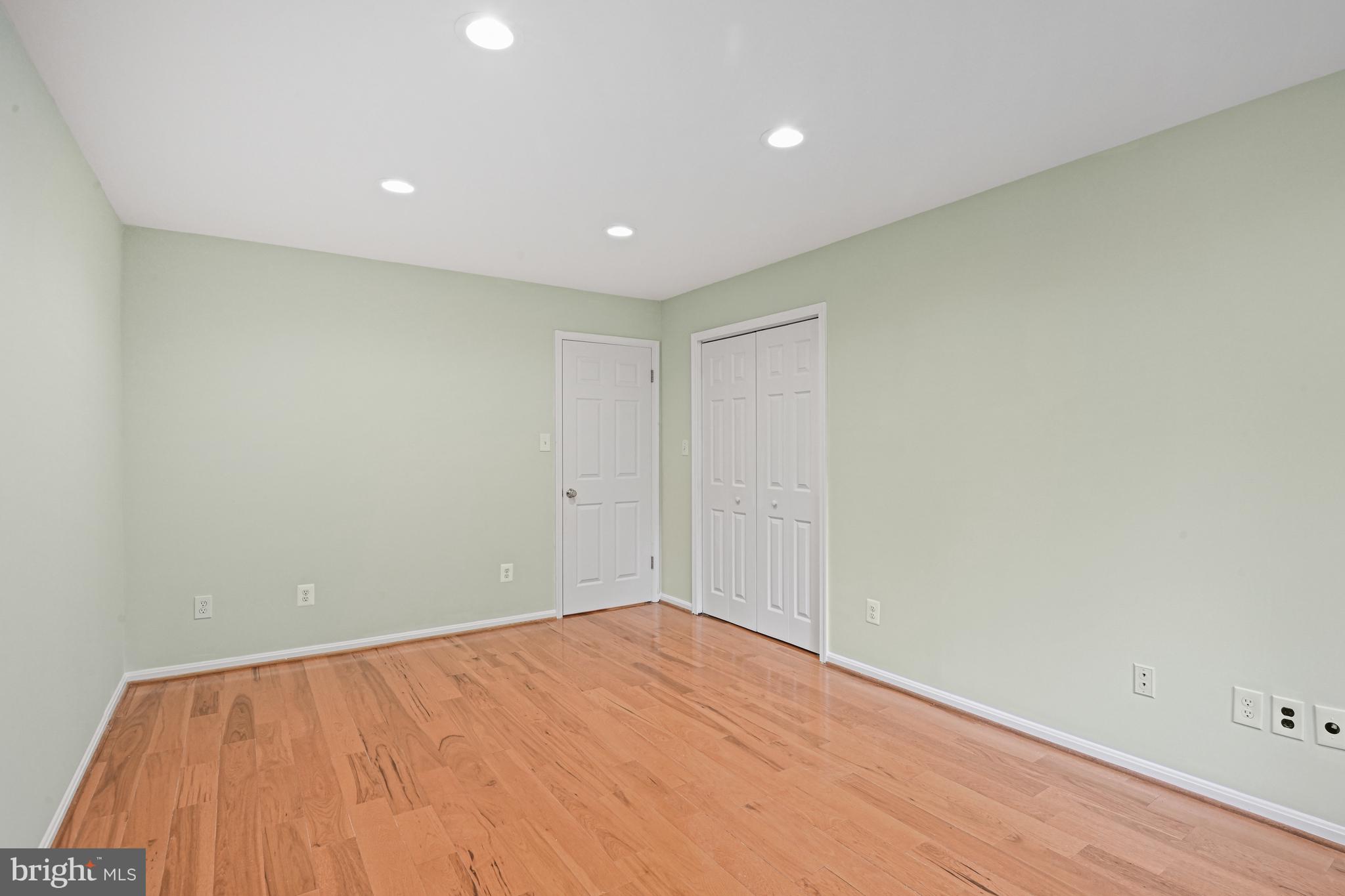 VALLEY STREAM - Residential