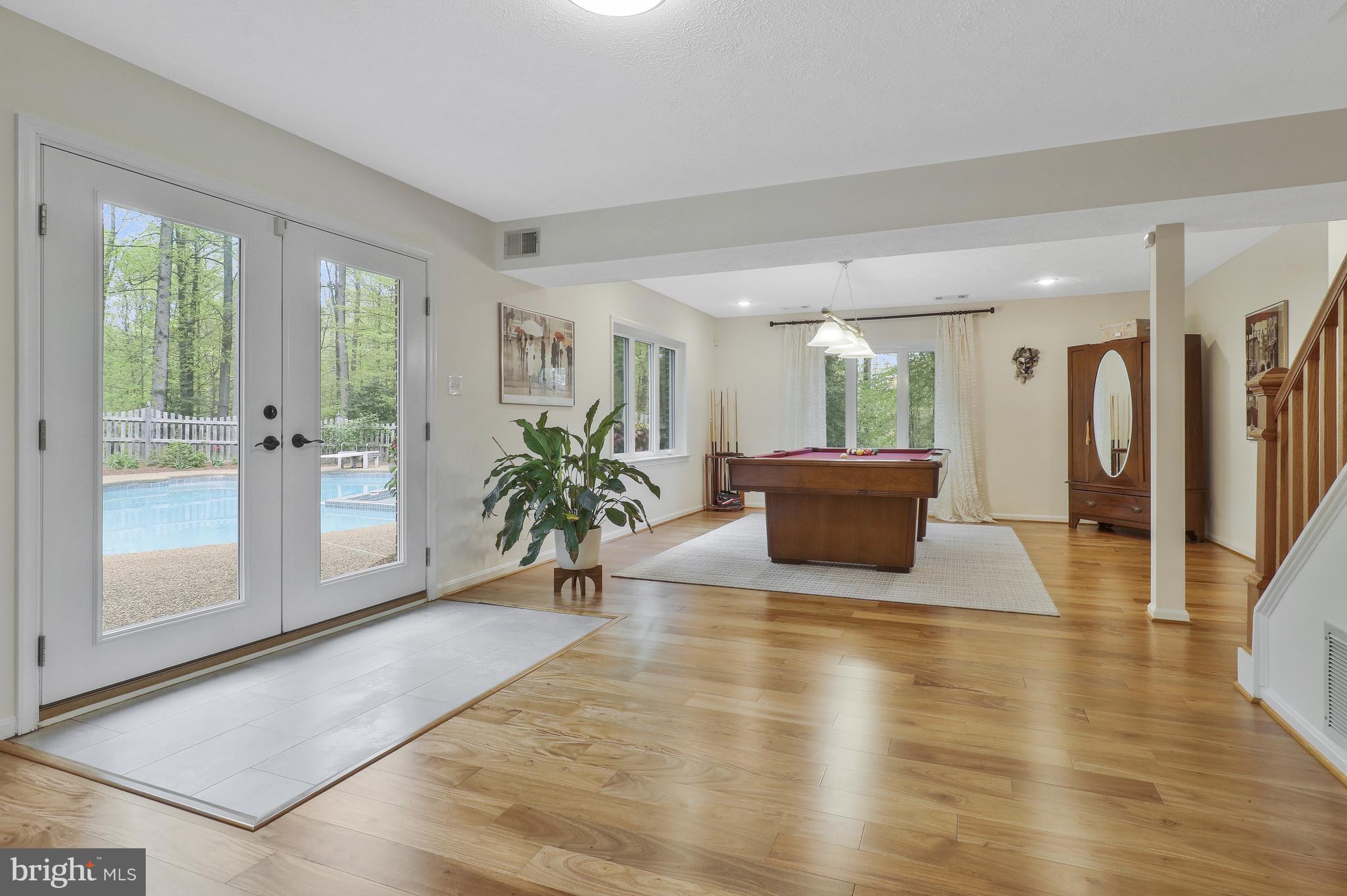 VALLEY STREAM - Residential