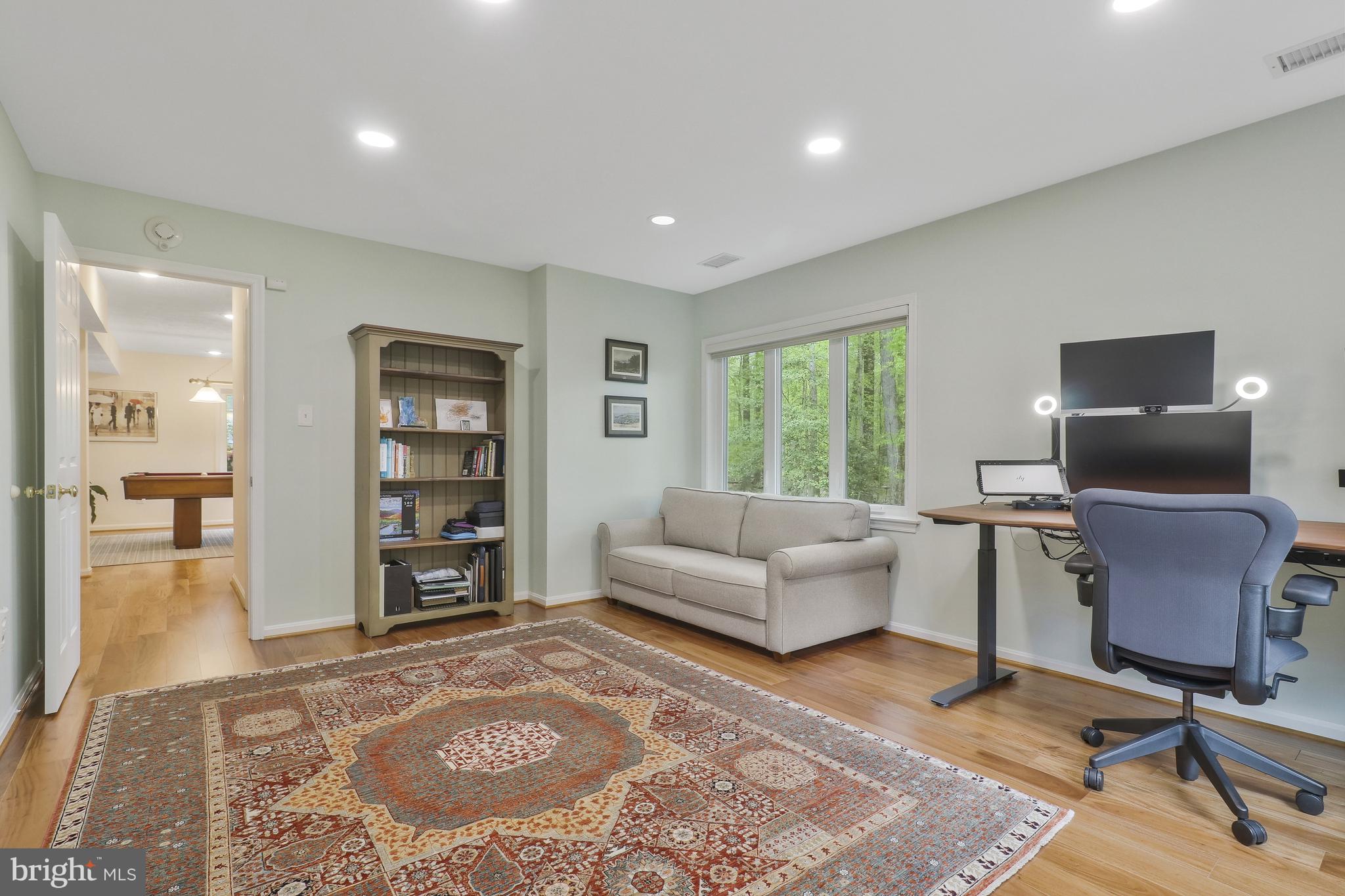 VALLEY STREAM - Residential