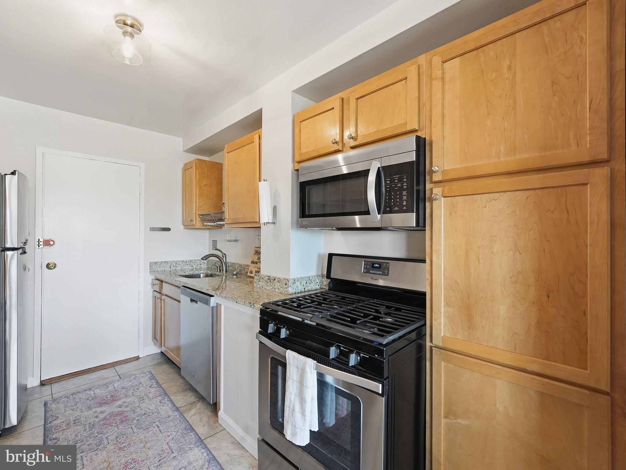 RIVER TOWERS - Residential