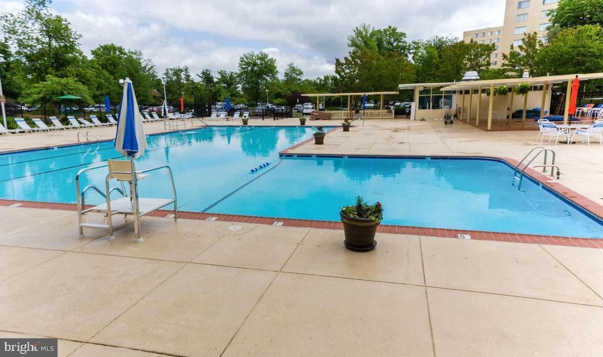 RIVER TOWERS - Residential