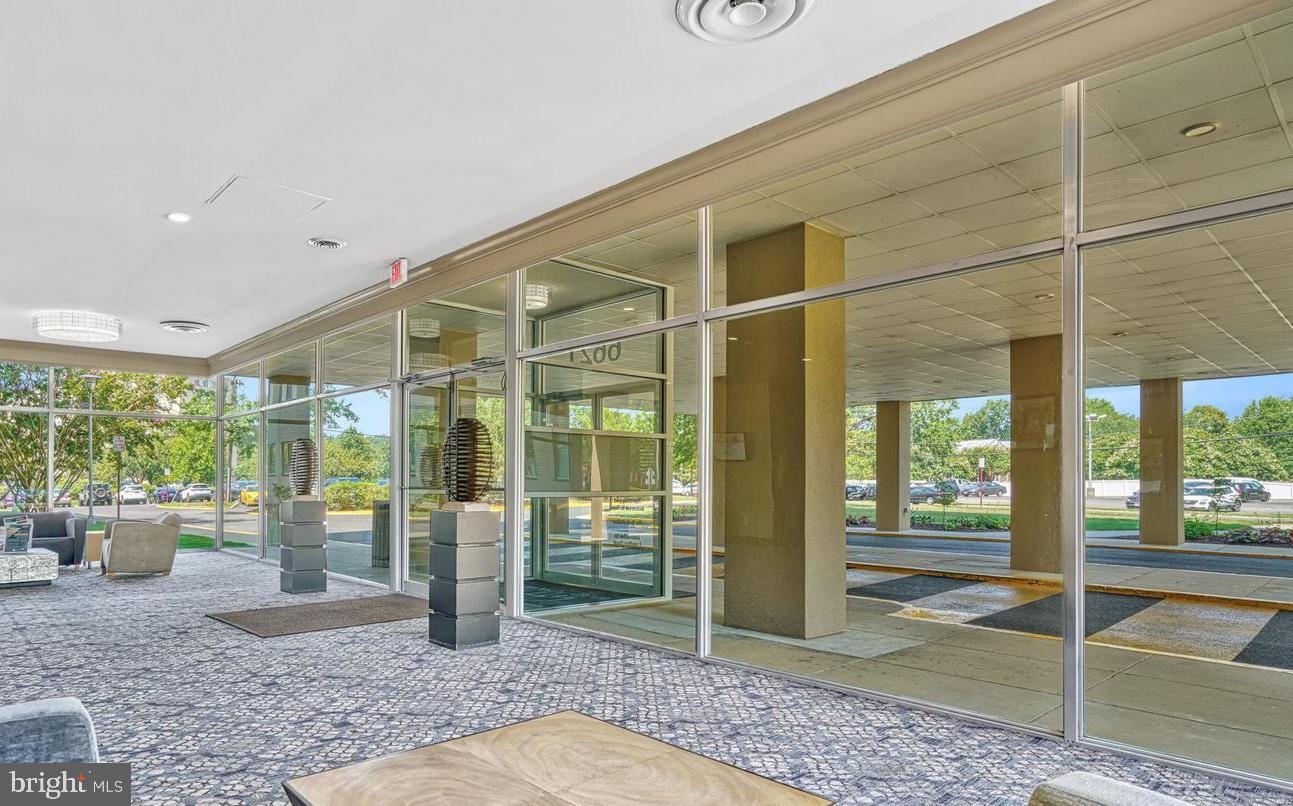 RIVER TOWERS - Residential