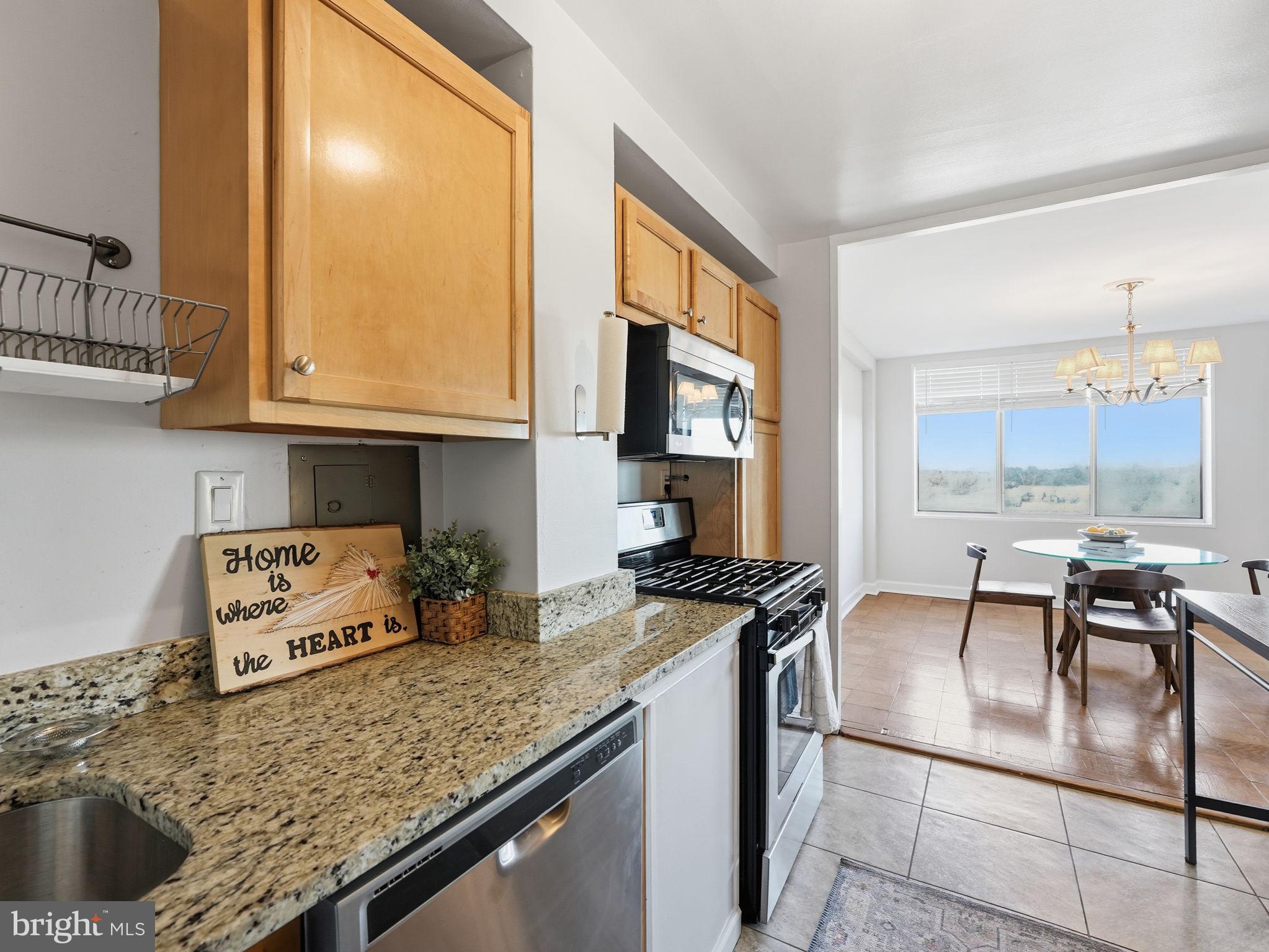 RIVER TOWERS - Residential