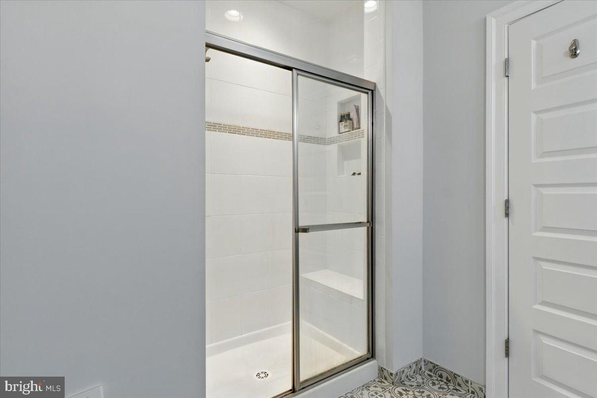 VILLAGES OF SAVANNAH - Residential Lease