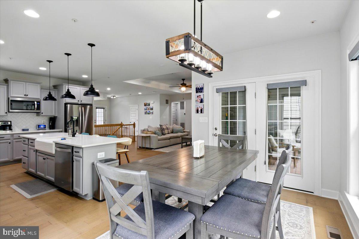 VILLAGES OF SAVANNAH - Residential Lease