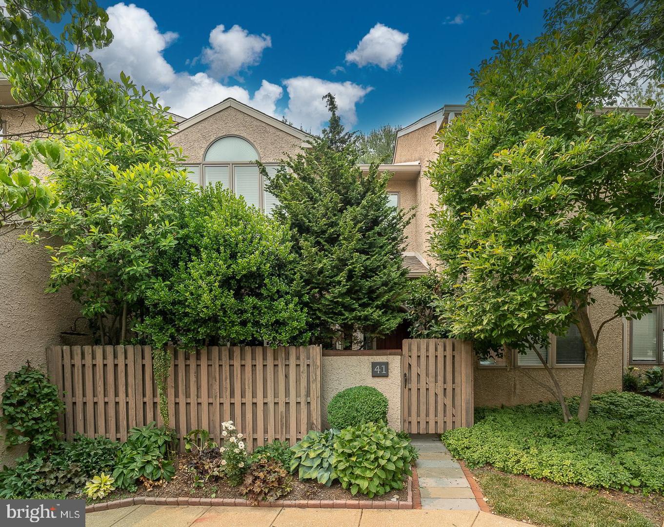 GREYTHORNE WOODS - Residential