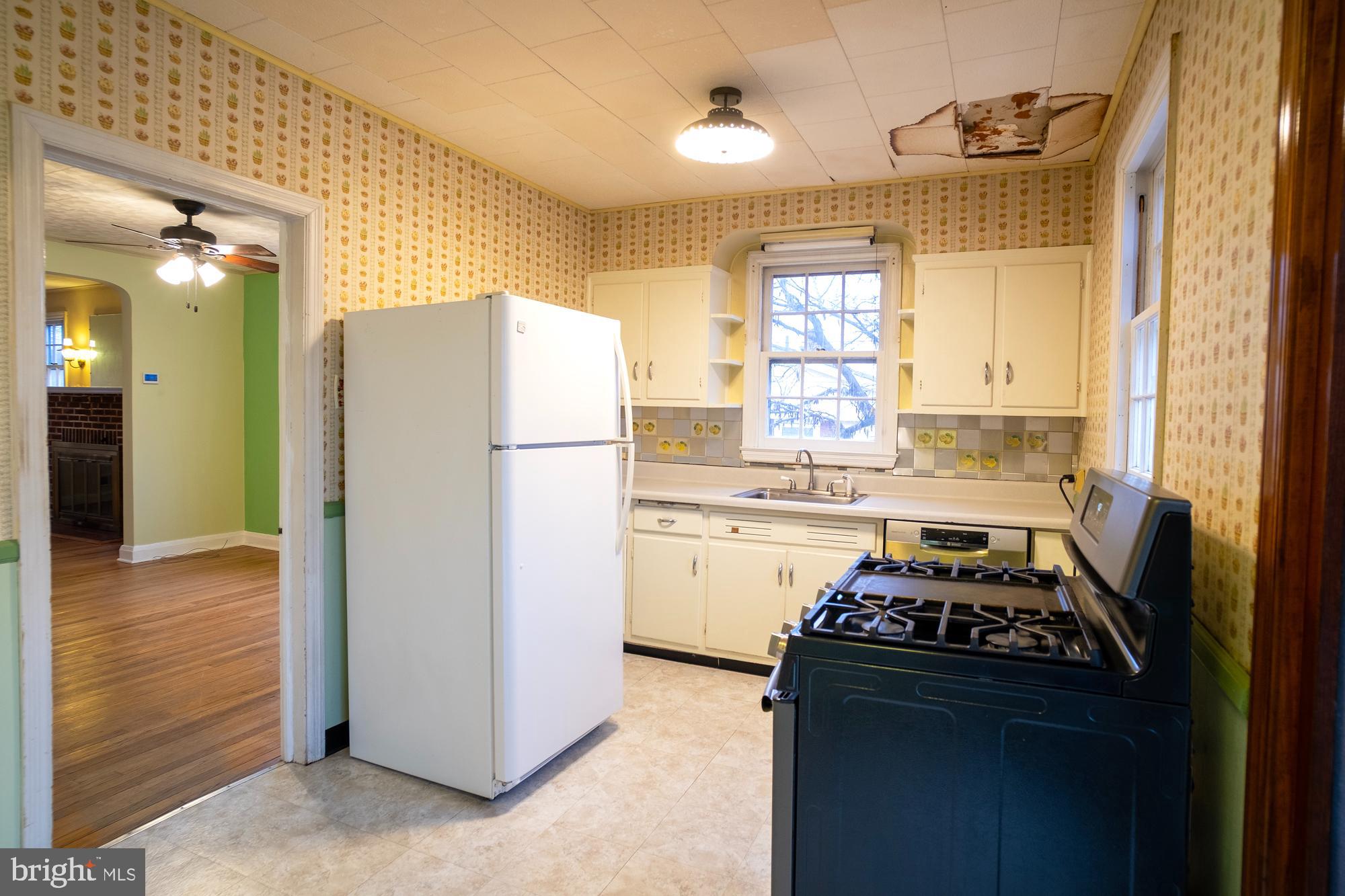 230 N BEAUMONT AVENUE