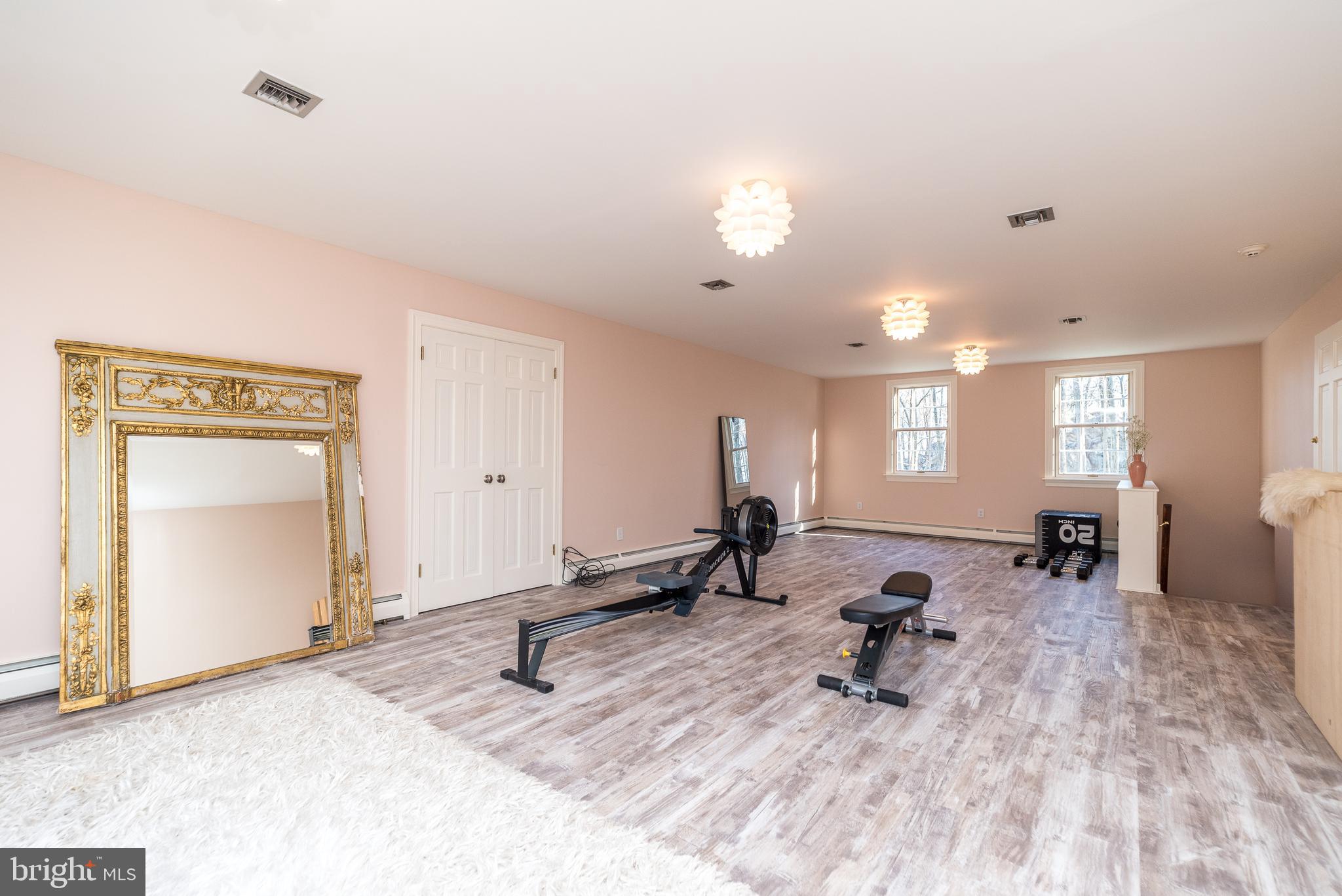 LAUREL RIDGE - Residential