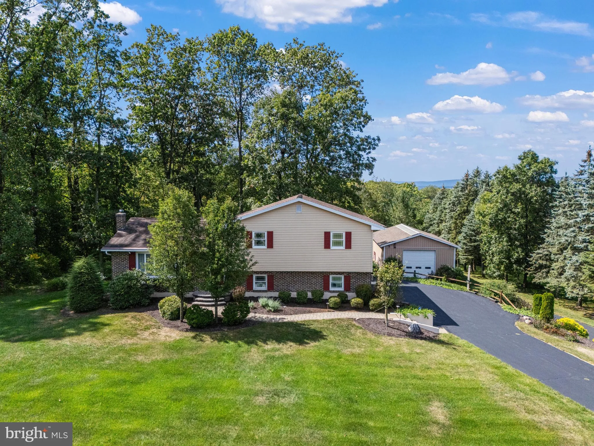 Slatington, Pennsylvania 18080, United States, 3 Bedrooms Bedrooms, ,2 BathroomsBathrooms,Residential,Active,215839