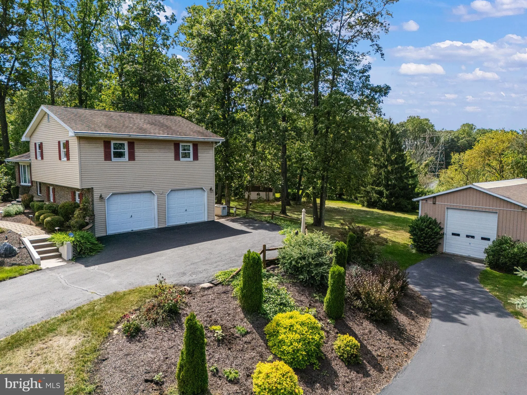 Slatington, Pennsylvania 18080, United States, 3 Bedrooms Bedrooms, ,2 BathroomsBathrooms,Residential,Active,215839