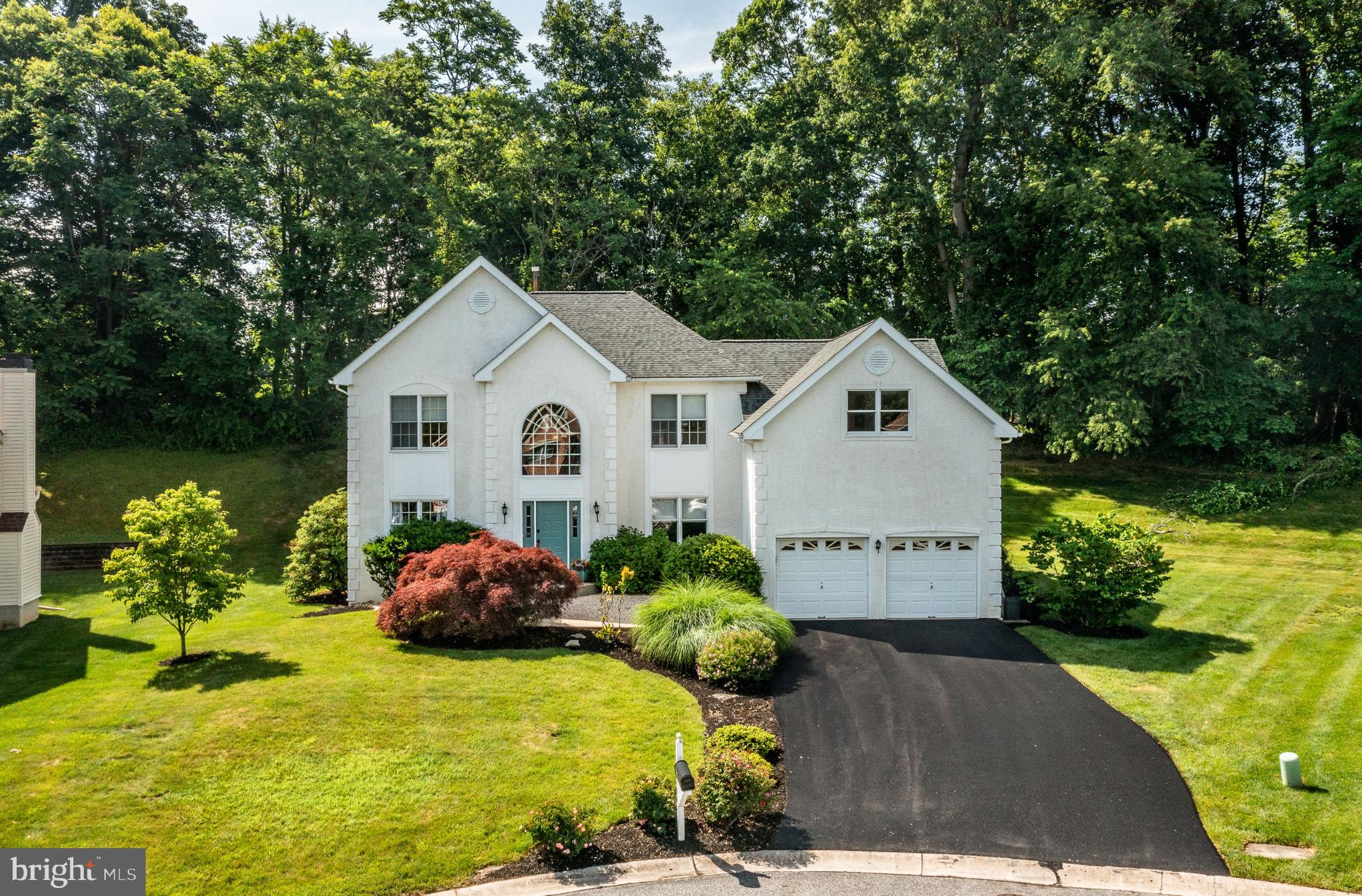 1361 WOODED KNOLLS