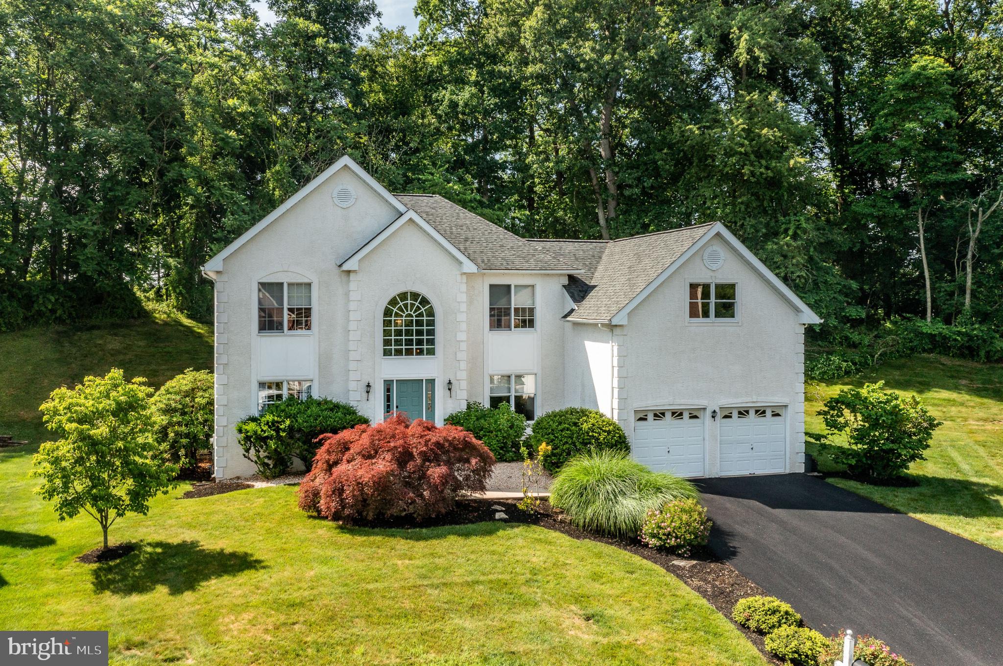 1361 WOODED KNOLLS