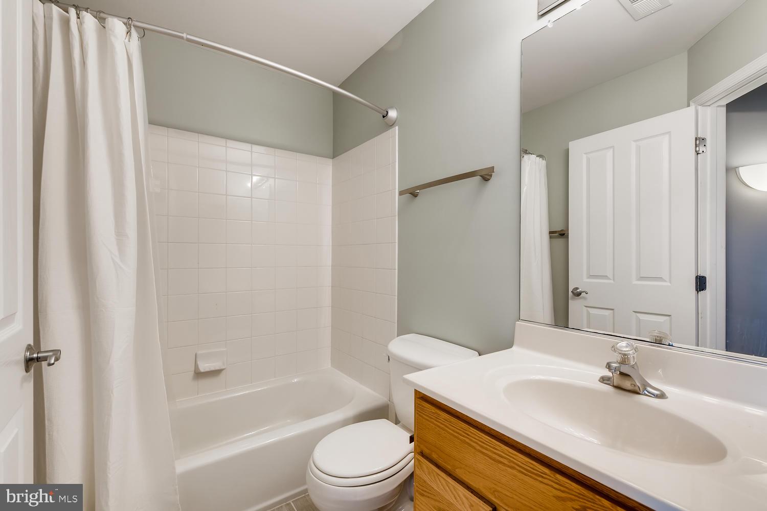 CAMDEN CROSSING - Residential Lease