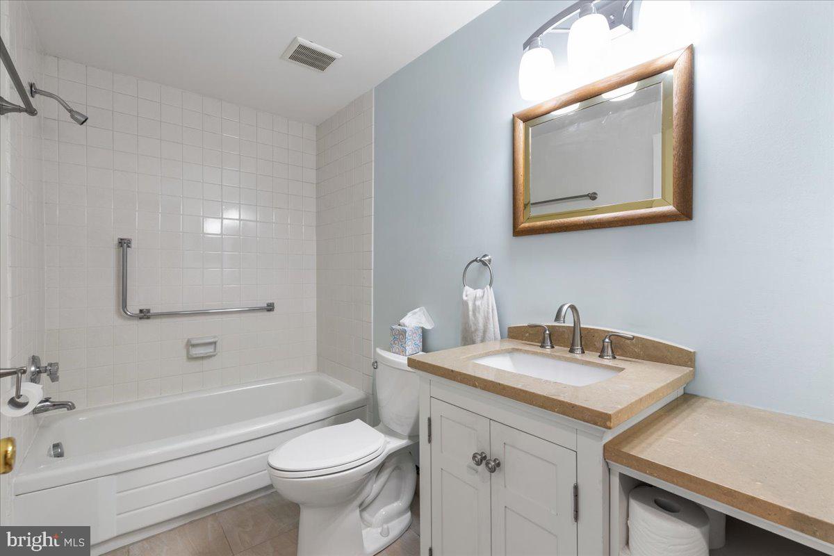 LEISURE WORLD - Residential