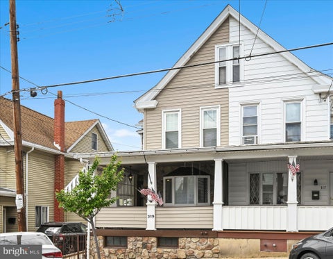 Townhouse For Sale - 319 W Ridge Street<br/> LANSFORD, PA 18232