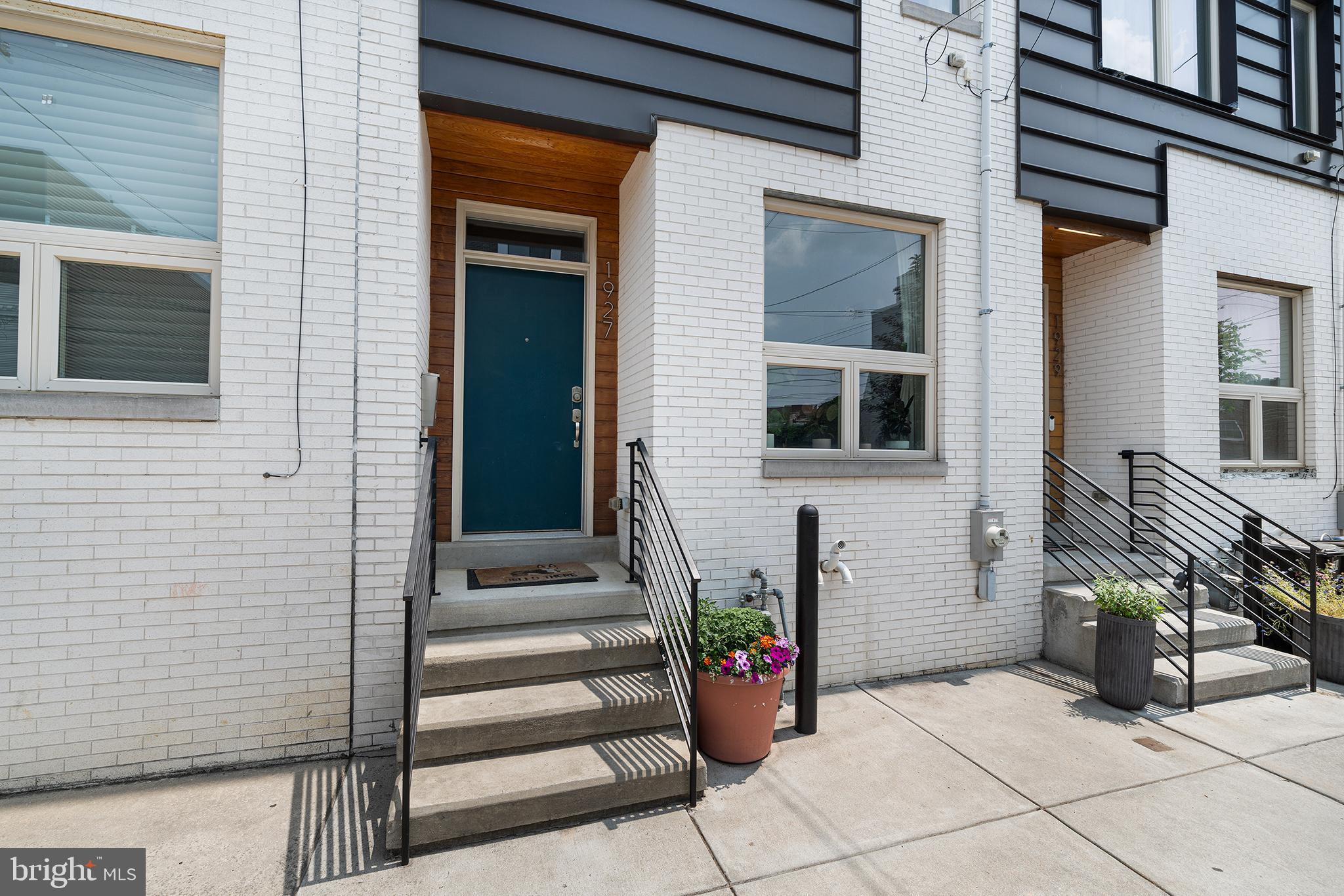 EAST KENSINGTON - Residential