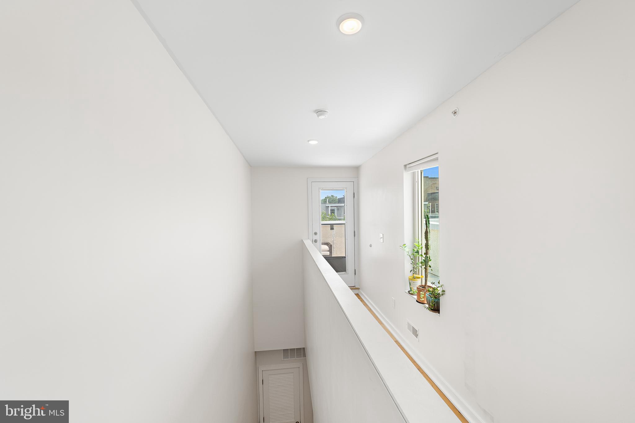 EAST KENSINGTON - Residential